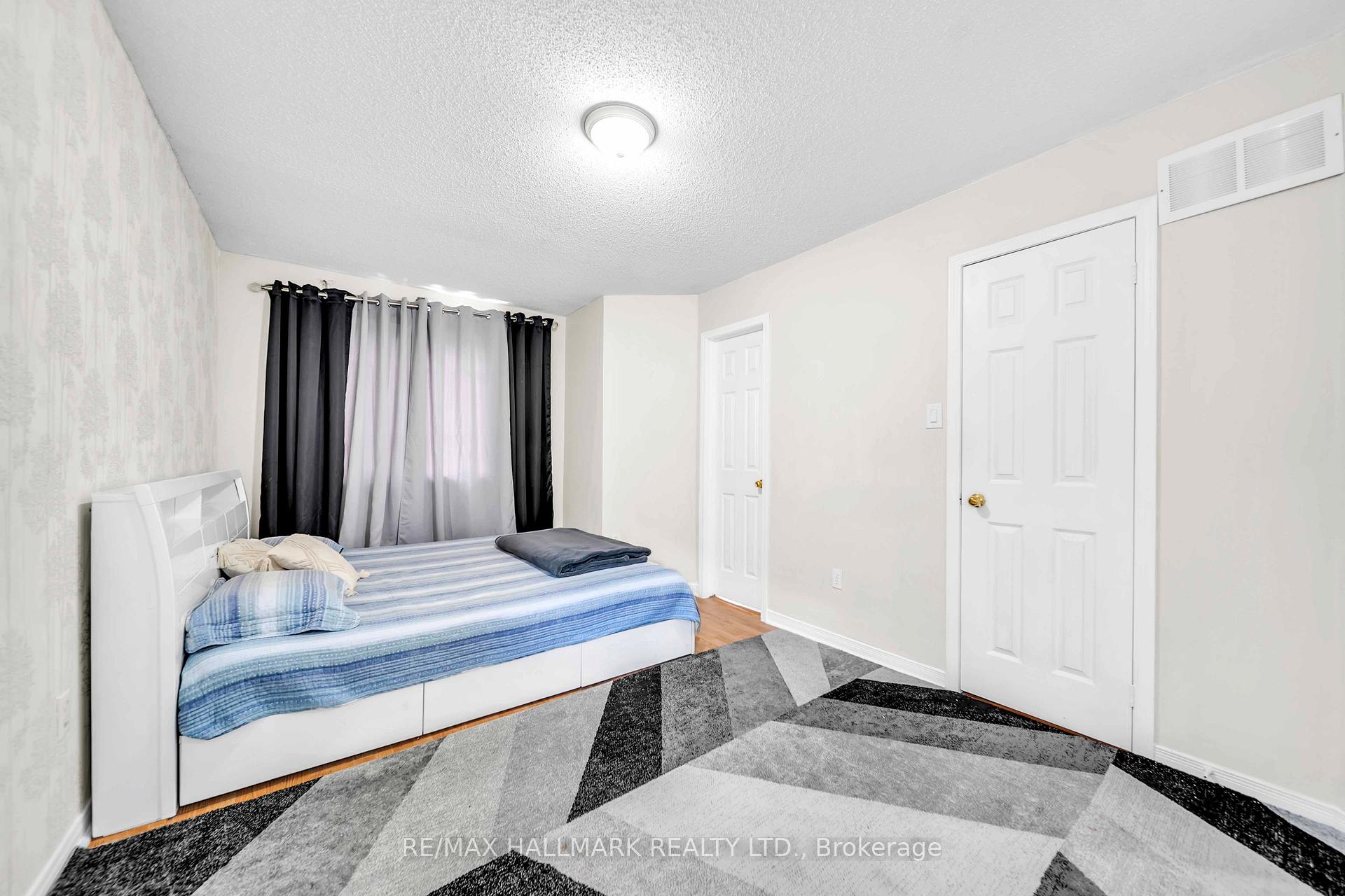 Photo 10 of 96 Olympia Crescent, Brampton, Fletcher's Meadow — HOMEH