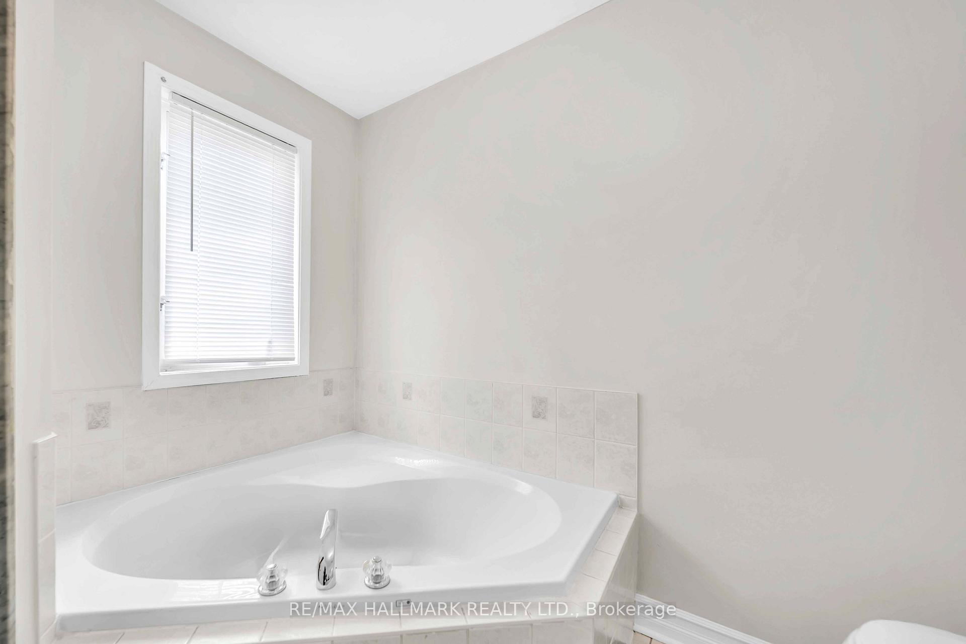 Photo 15 of 96 Olympia Crescent, Brampton, Fletcher's Meadow — HOMEH