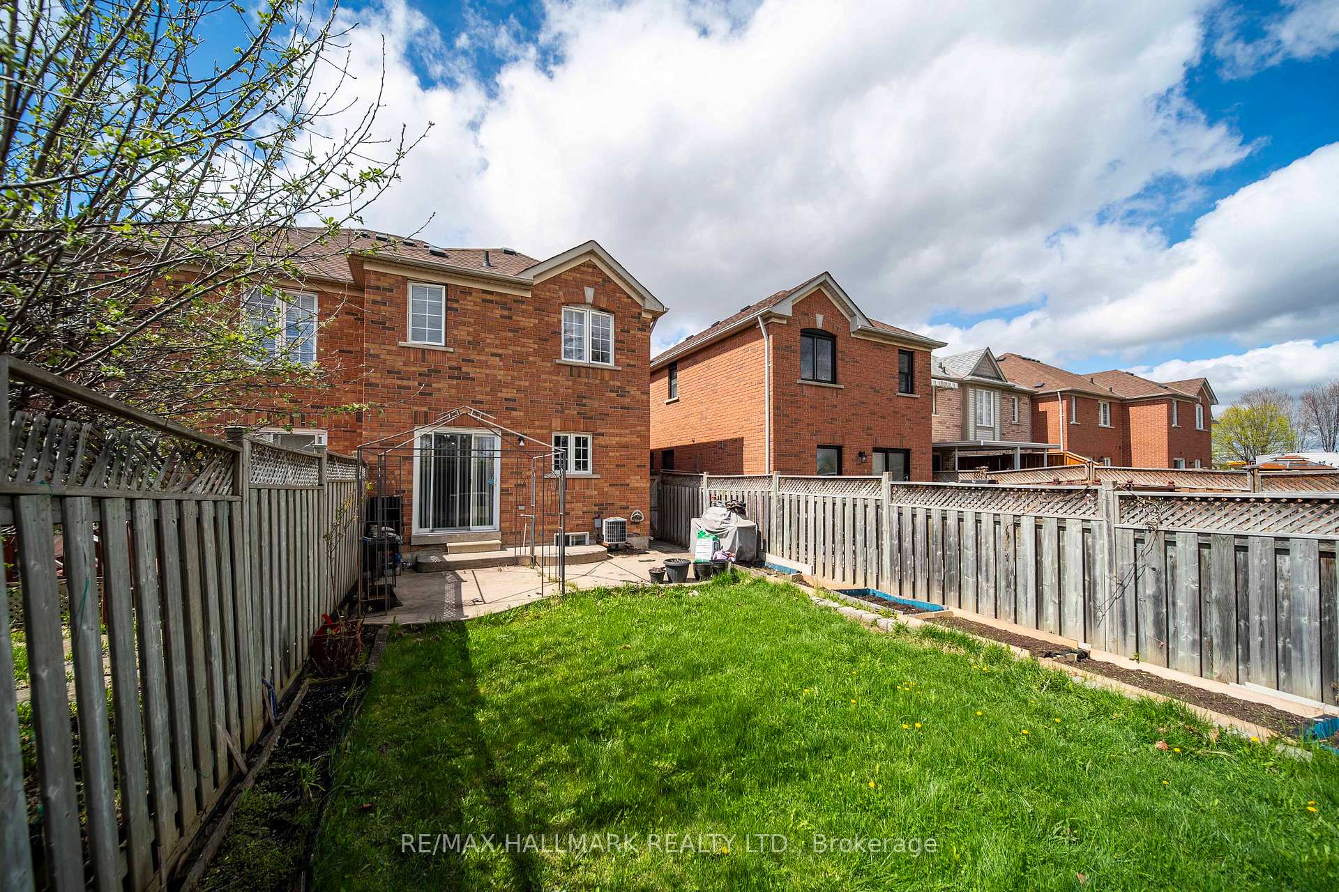 Photo 23 of 96 Olympia Crescent, Brampton, Fletcher's Meadow — HOMEH
