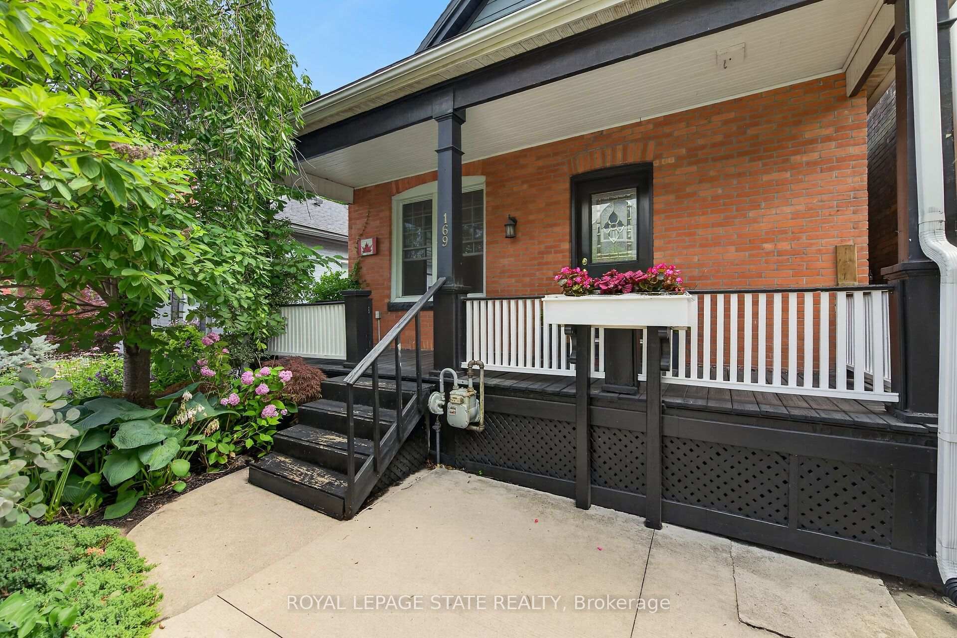 Photo 2 of 169 Emerald Street S, Hamilton, Stinson — HOMEH