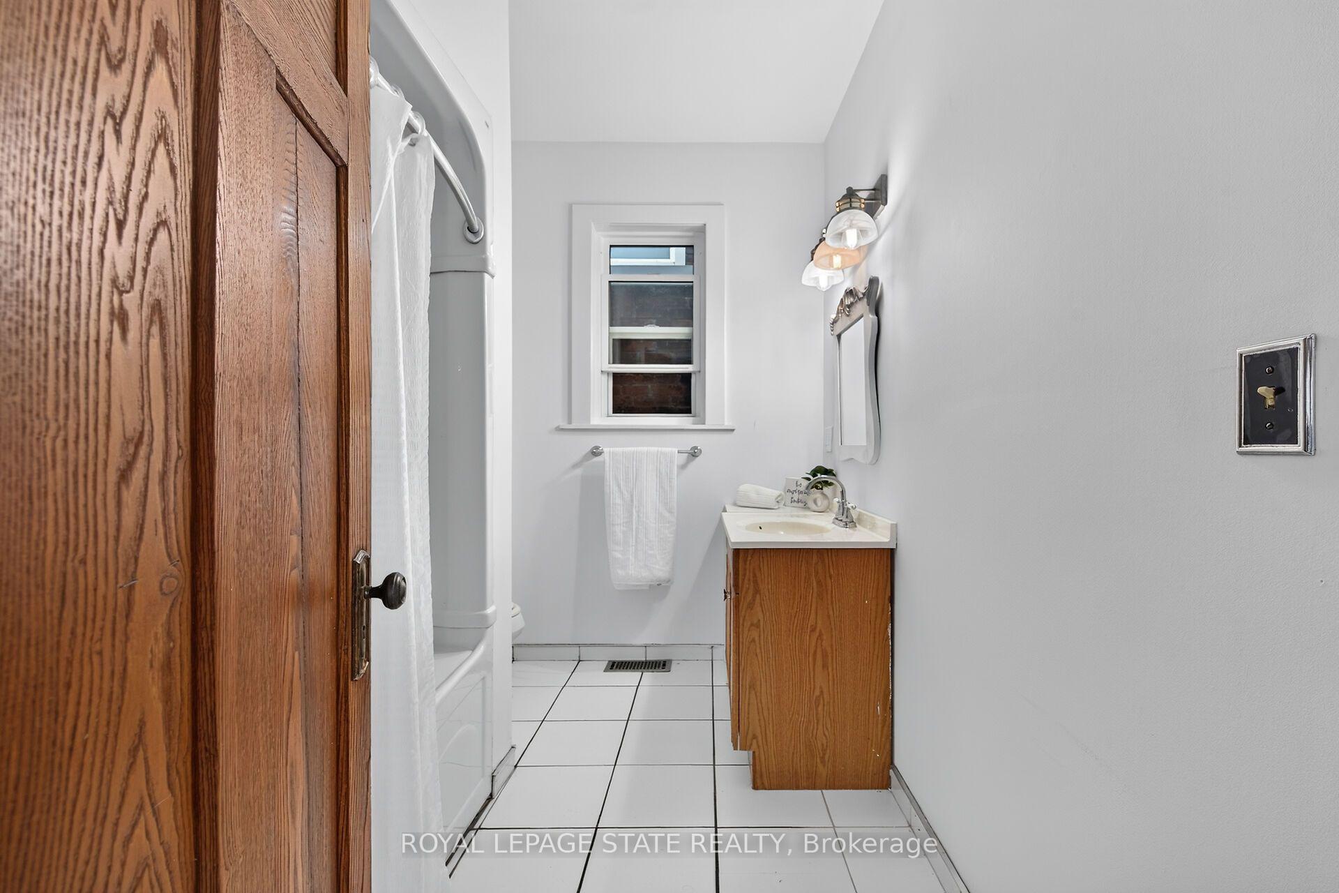 Photo 25 of 169 Emerald Street S, Hamilton, Stinson — HOMEH