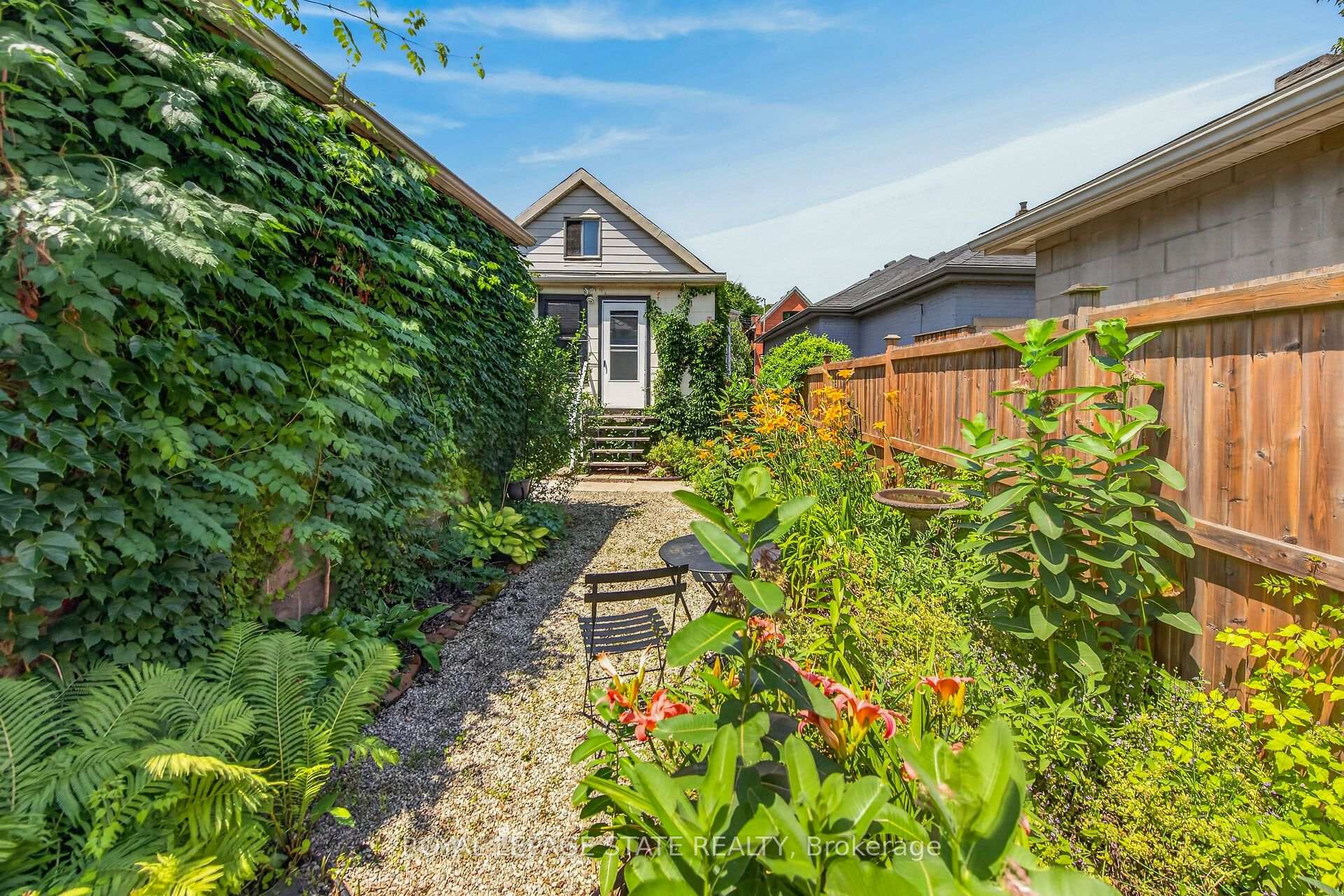 Photo 37 of 169 Emerald Street S, Hamilton, Stinson — HOMEH