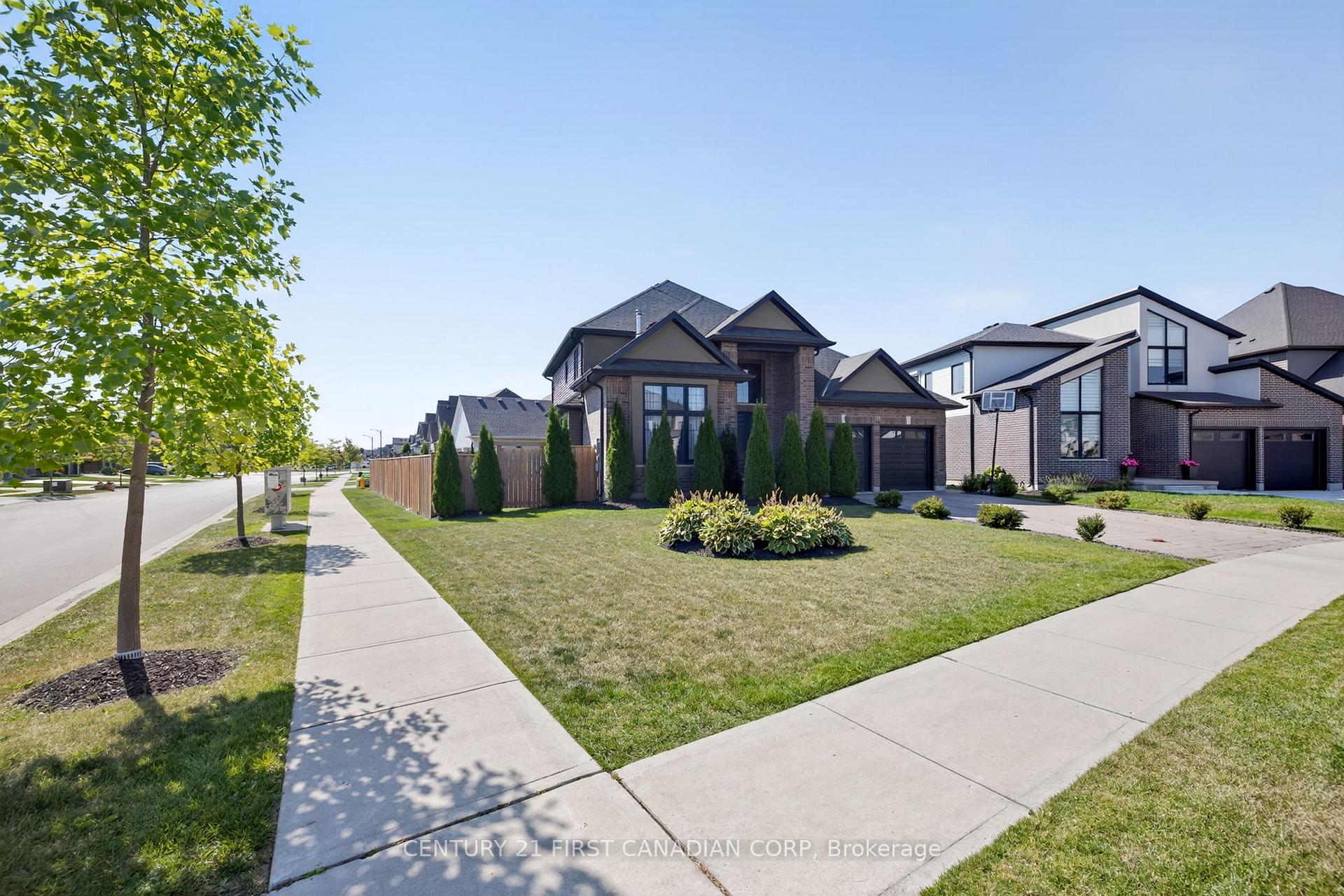 Photo 2 of 703 Zaifman Circle, London, North B — HOMEH