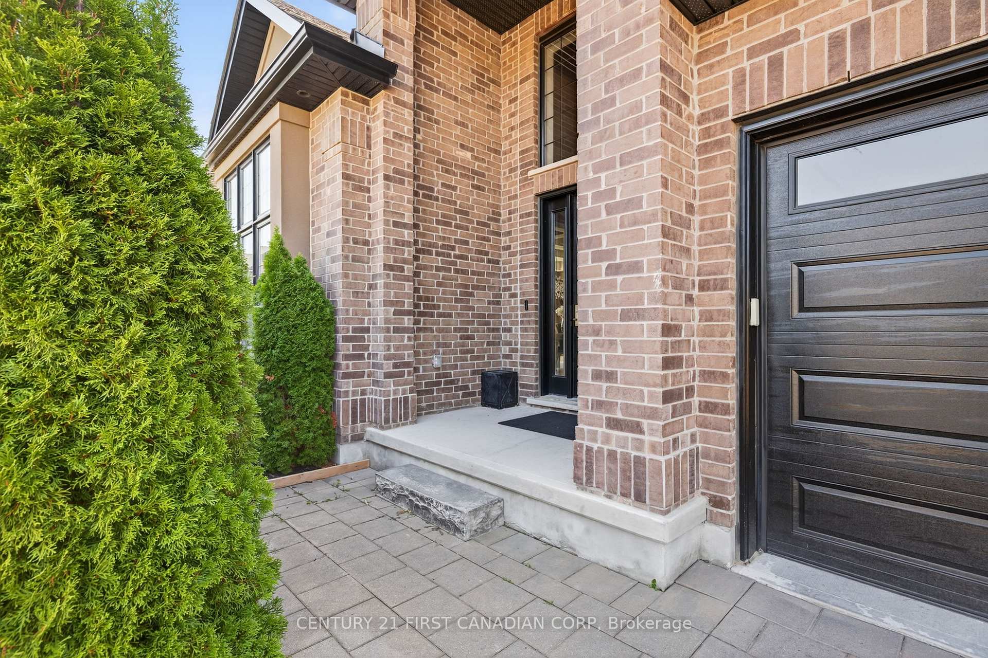 Photo 4 of 703 Zaifman Circle, London, North B — HOMEH