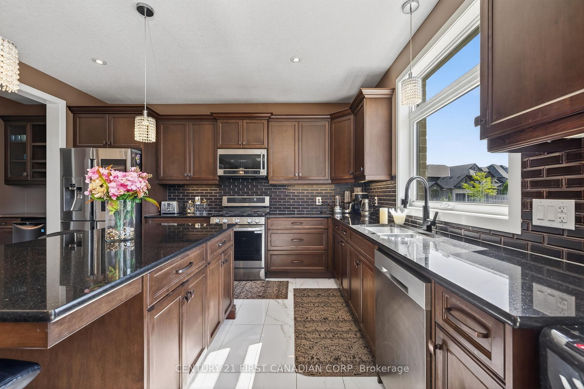 Photo 15 of 703 Zaifman Circle, London, North B — HOMEH