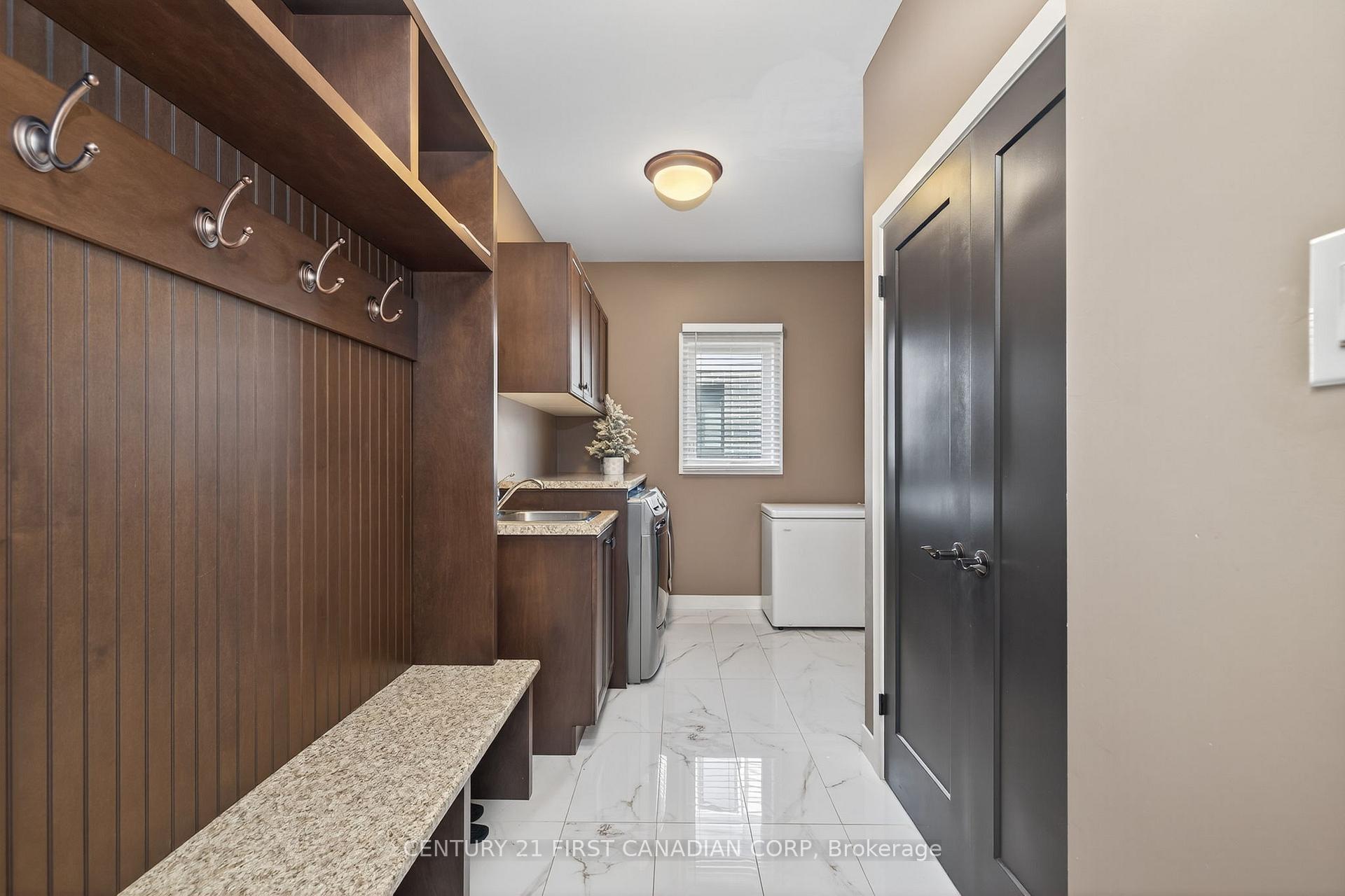 Photo 18 of 703 Zaifman Circle, London, North B — HOMEH