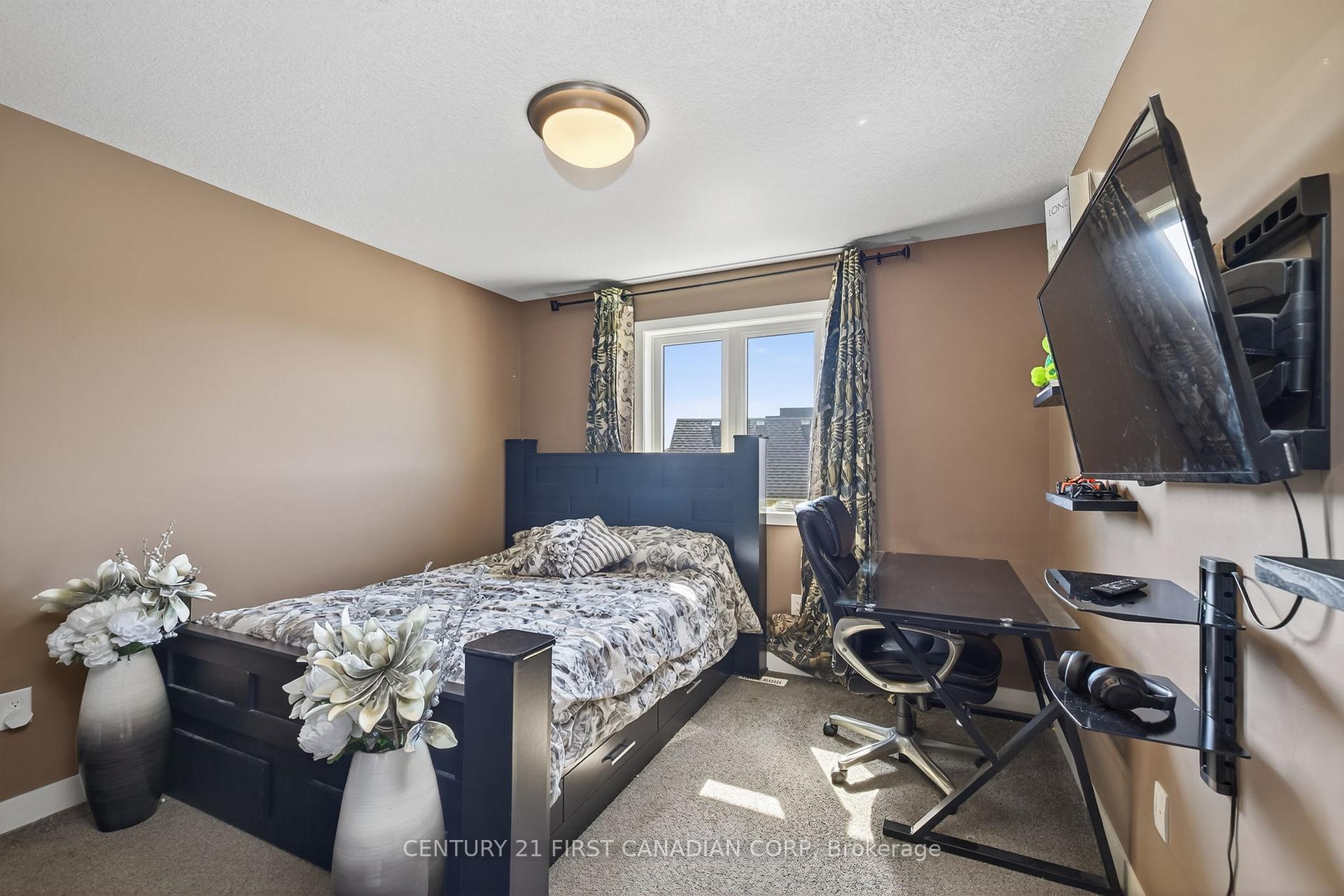 Photo 25 of 703 Zaifman Circle, London, North B — HOMEH
