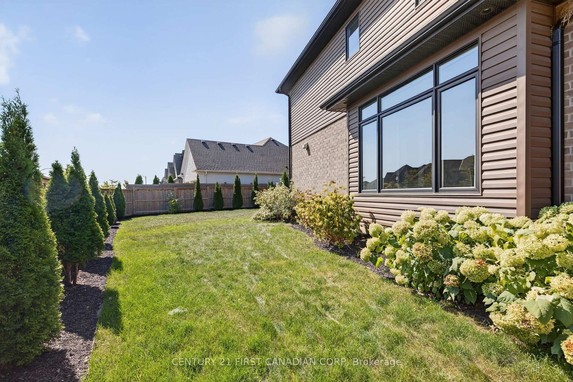 Photo 37 of 703 Zaifman Circle, London, North B — HOMEH