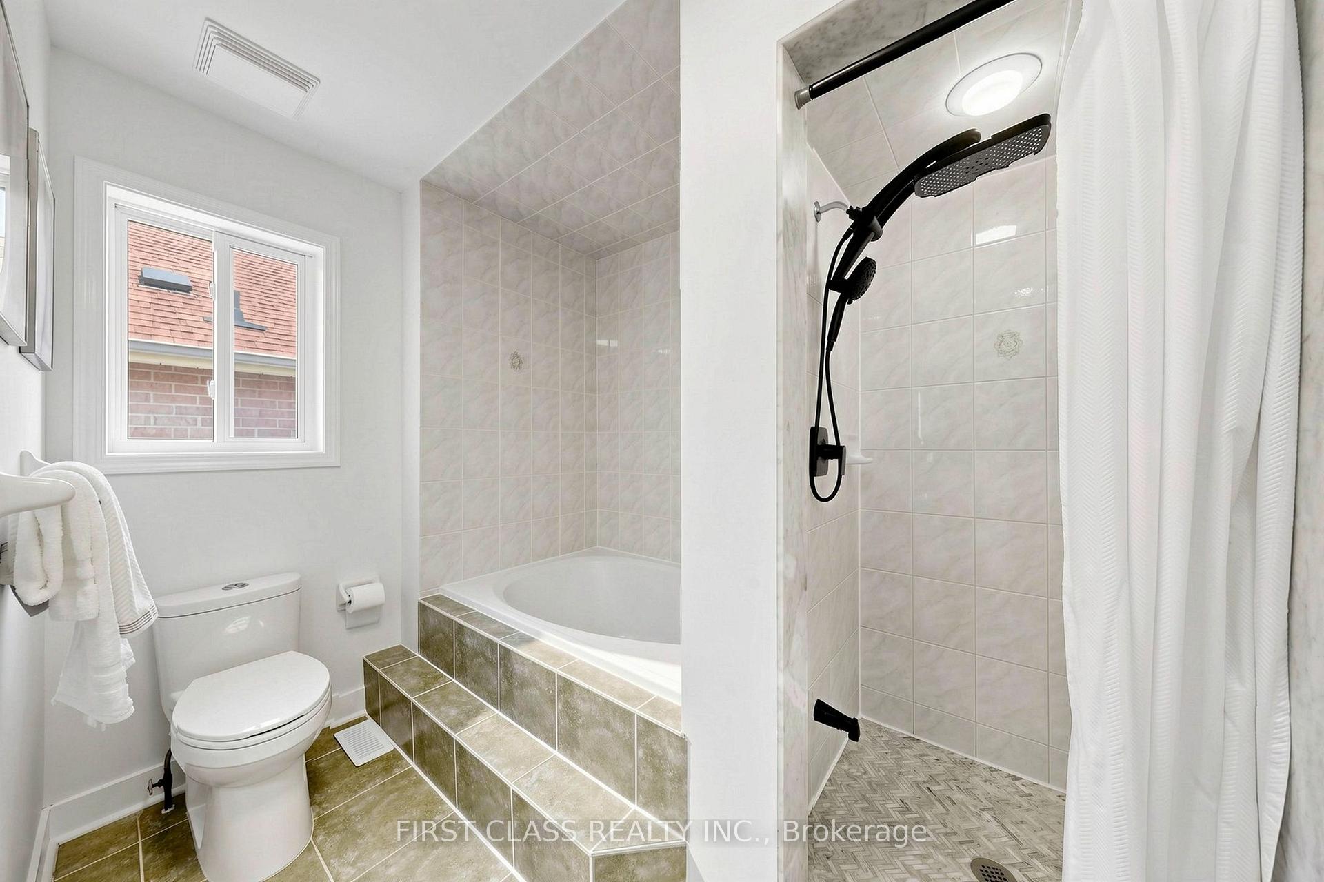 Photo 18 of 175 Tiller Trail, Brampton, Fletcher's Creek Village — HOMEH