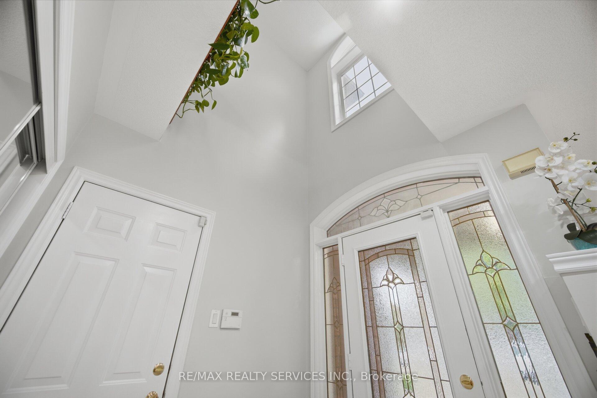Photo 4 of 44 Brambirch Crescent, Brampton, Northwest Sandalwood Parkway — HOMEH
