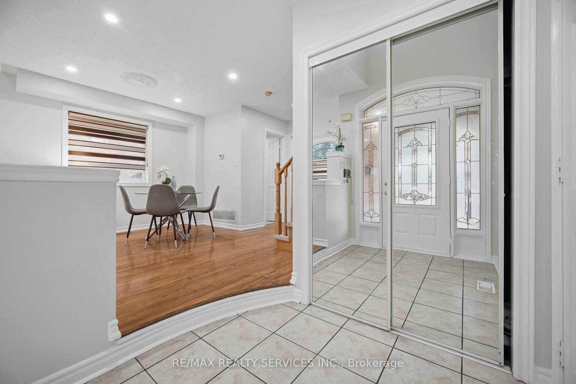 Photo 5 of 44 Brambirch Crescent, Brampton, Northwest Sandalwood Parkway — HOMEH