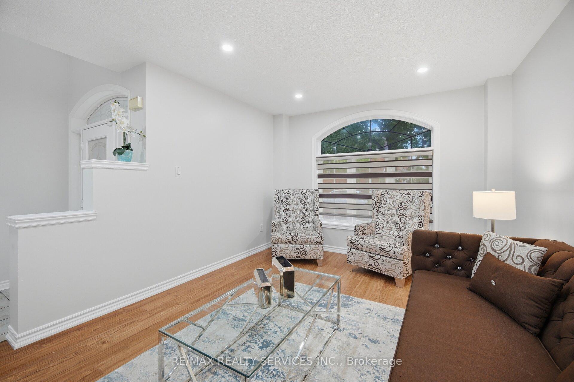 Photo 7 of 44 Brambirch Crescent, Brampton, Northwest Sandalwood Parkway — HOMEH