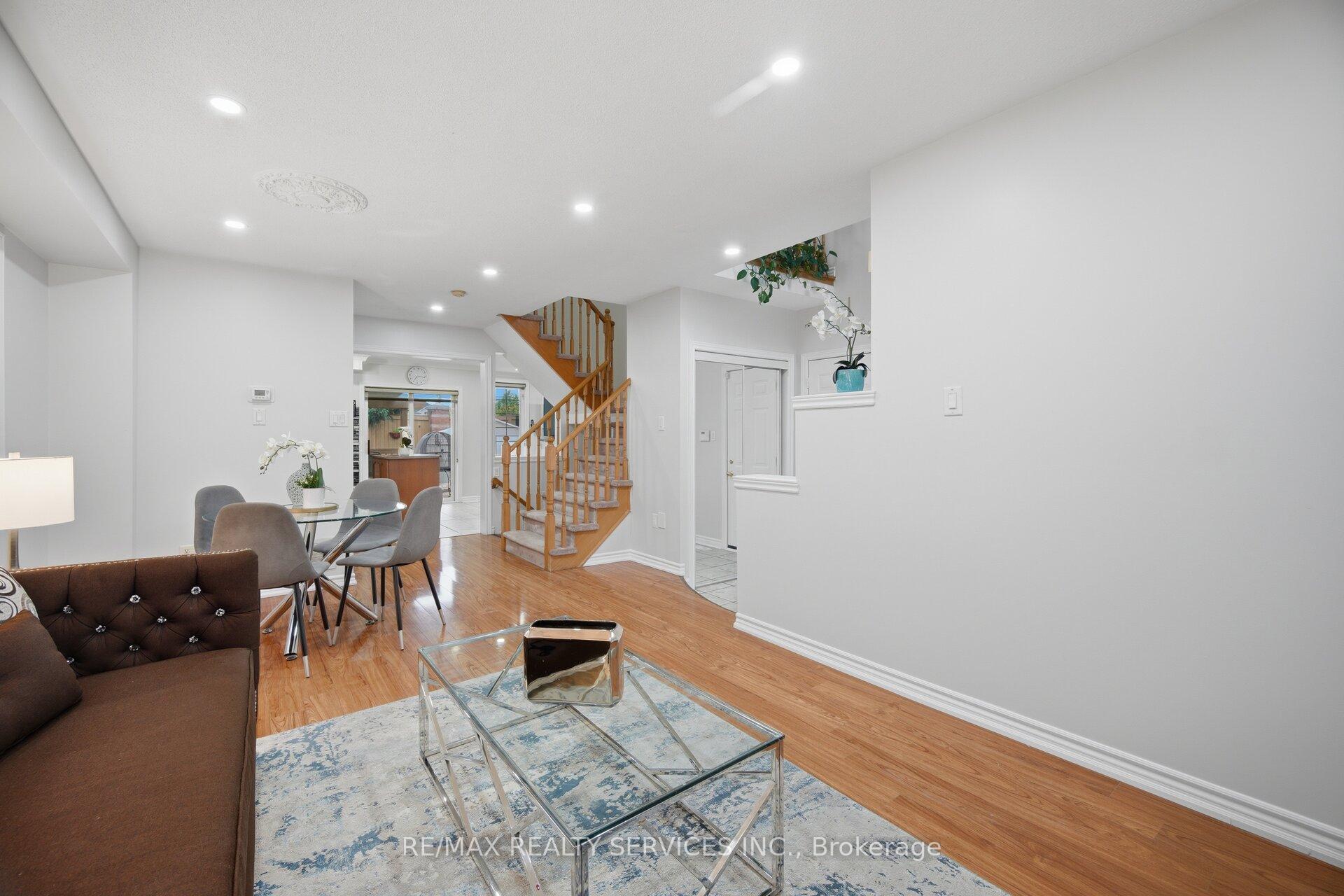 Photo 9 of 44 Brambirch Crescent, Brampton, Northwest Sandalwood Parkway — HOMEH