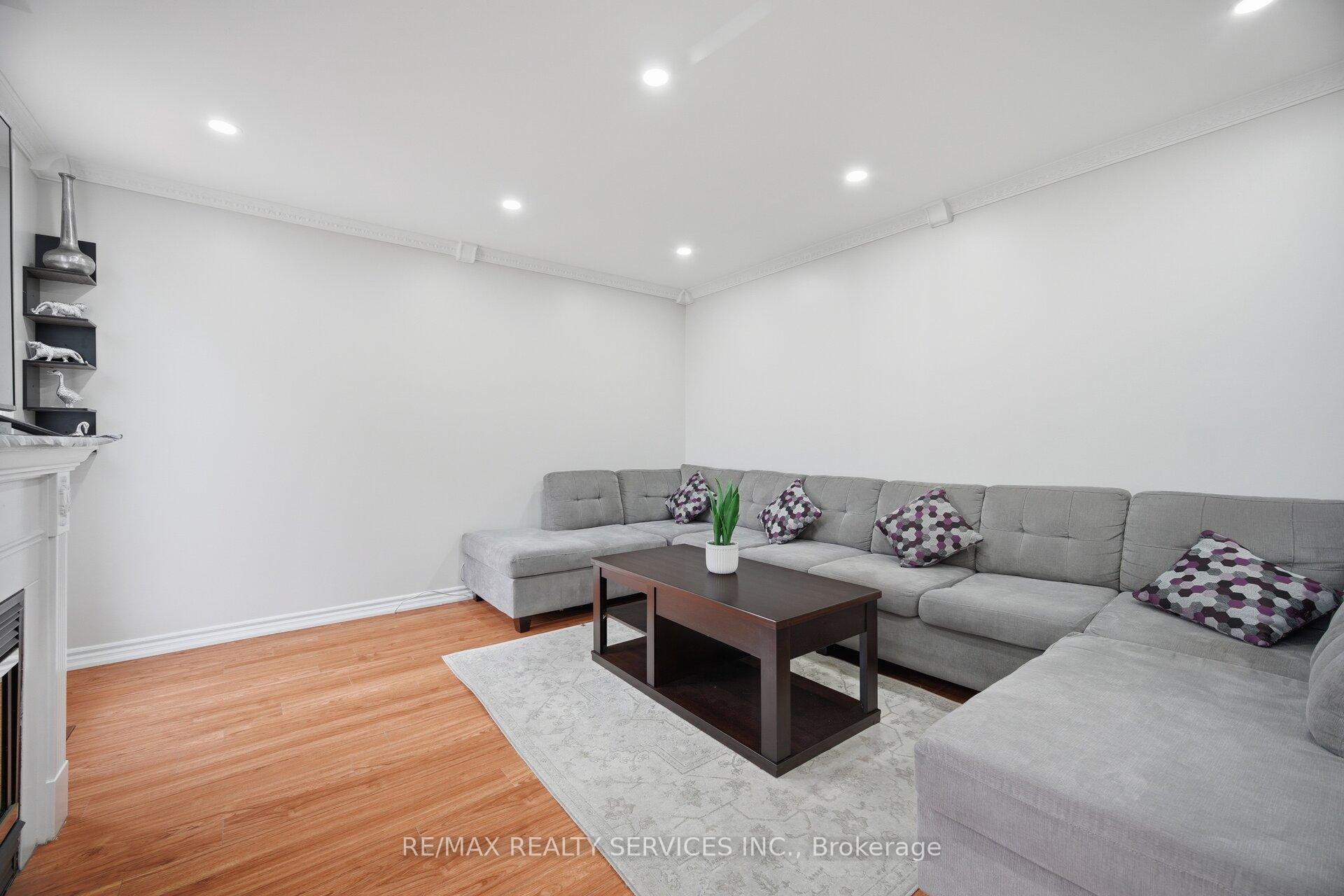 Photo 16 of 44 Brambirch Crescent, Brampton, Northwest Sandalwood Parkway — HOMEH