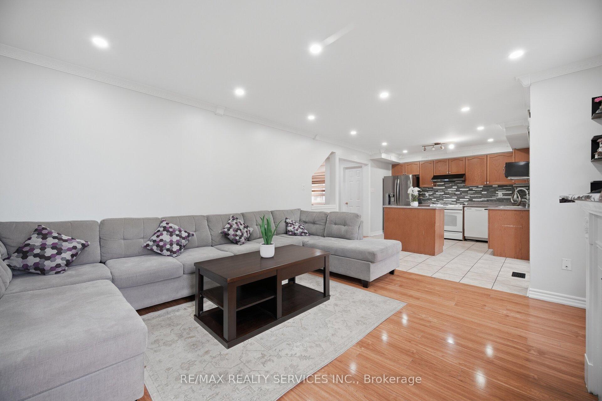 Photo 17 of 44 Brambirch Crescent, Brampton, Northwest Sandalwood Parkway — HOMEH