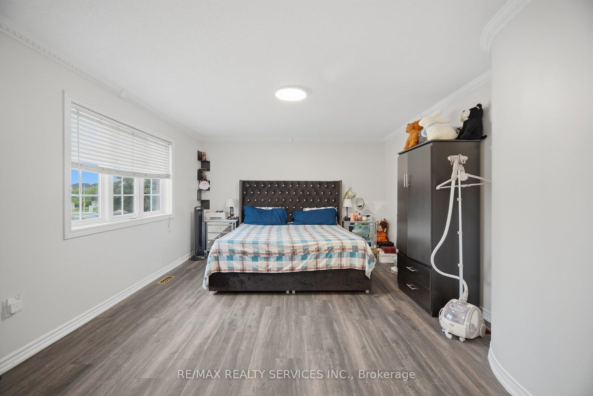 Photo 23 of 44 Brambirch Crescent, Brampton, Northwest Sandalwood Parkway — HOMEH
