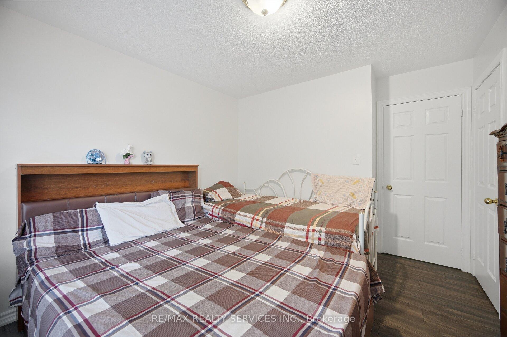 Photo 26 of 44 Brambirch Crescent, Brampton, Northwest Sandalwood Parkway — HOMEH