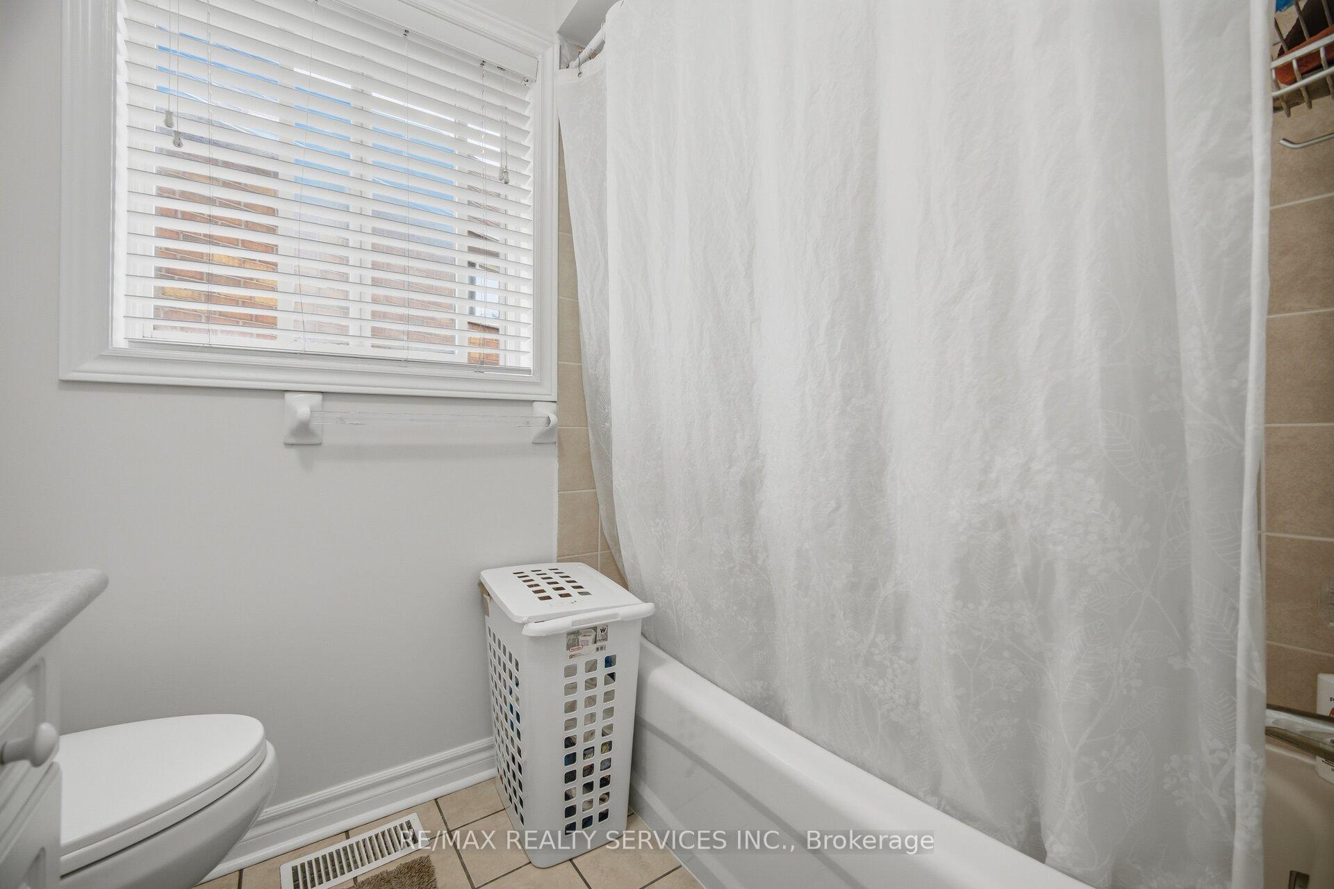 Photo 28 of 44 Brambirch Crescent, Brampton, Northwest Sandalwood Parkway — HOMEH