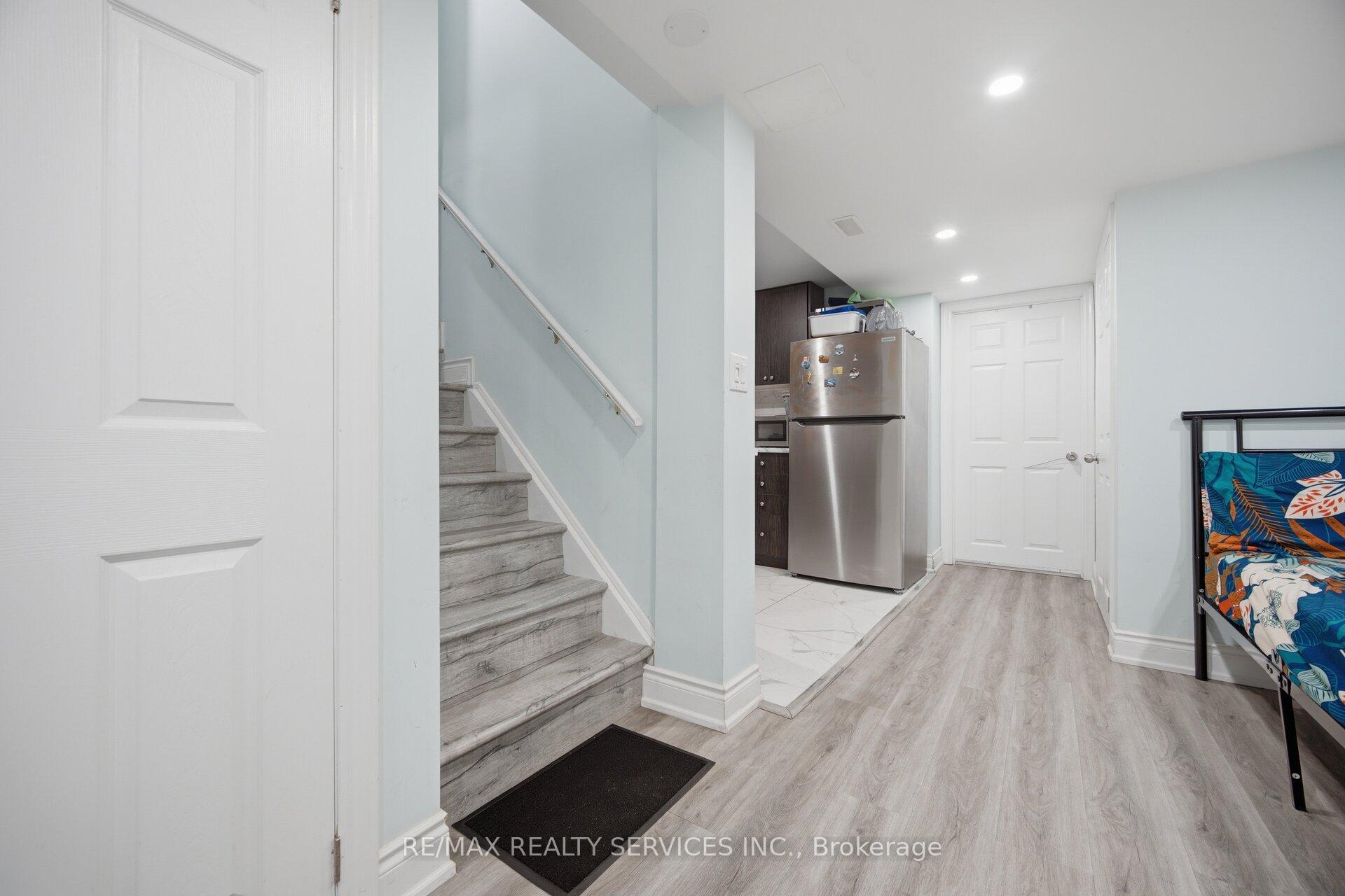 Photo 30 of 44 Brambirch Crescent, Brampton, Northwest Sandalwood Parkway — HOMEH