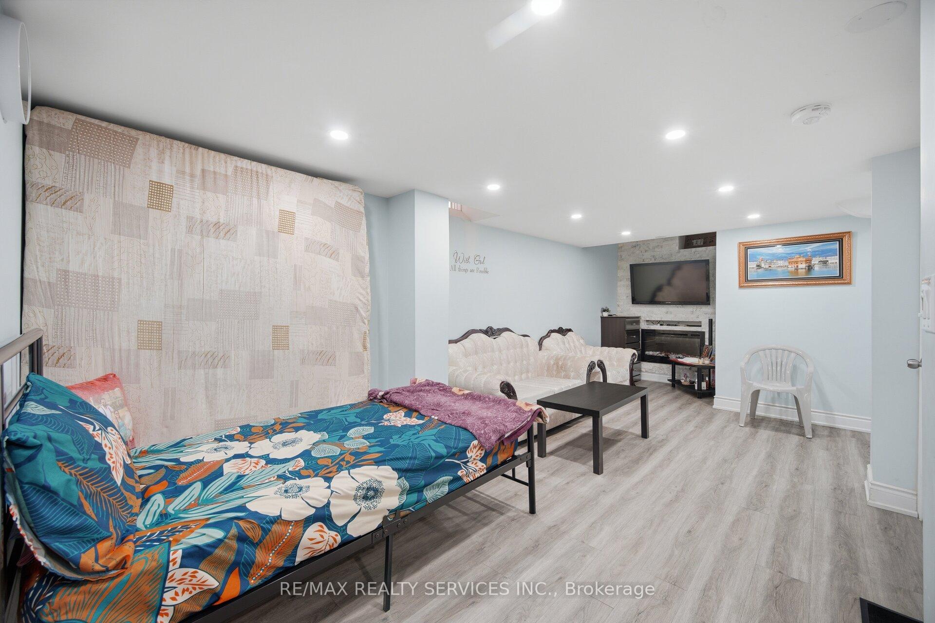 Photo 31 of 44 Brambirch Crescent, Brampton, Northwest Sandalwood Parkway — HOMEH