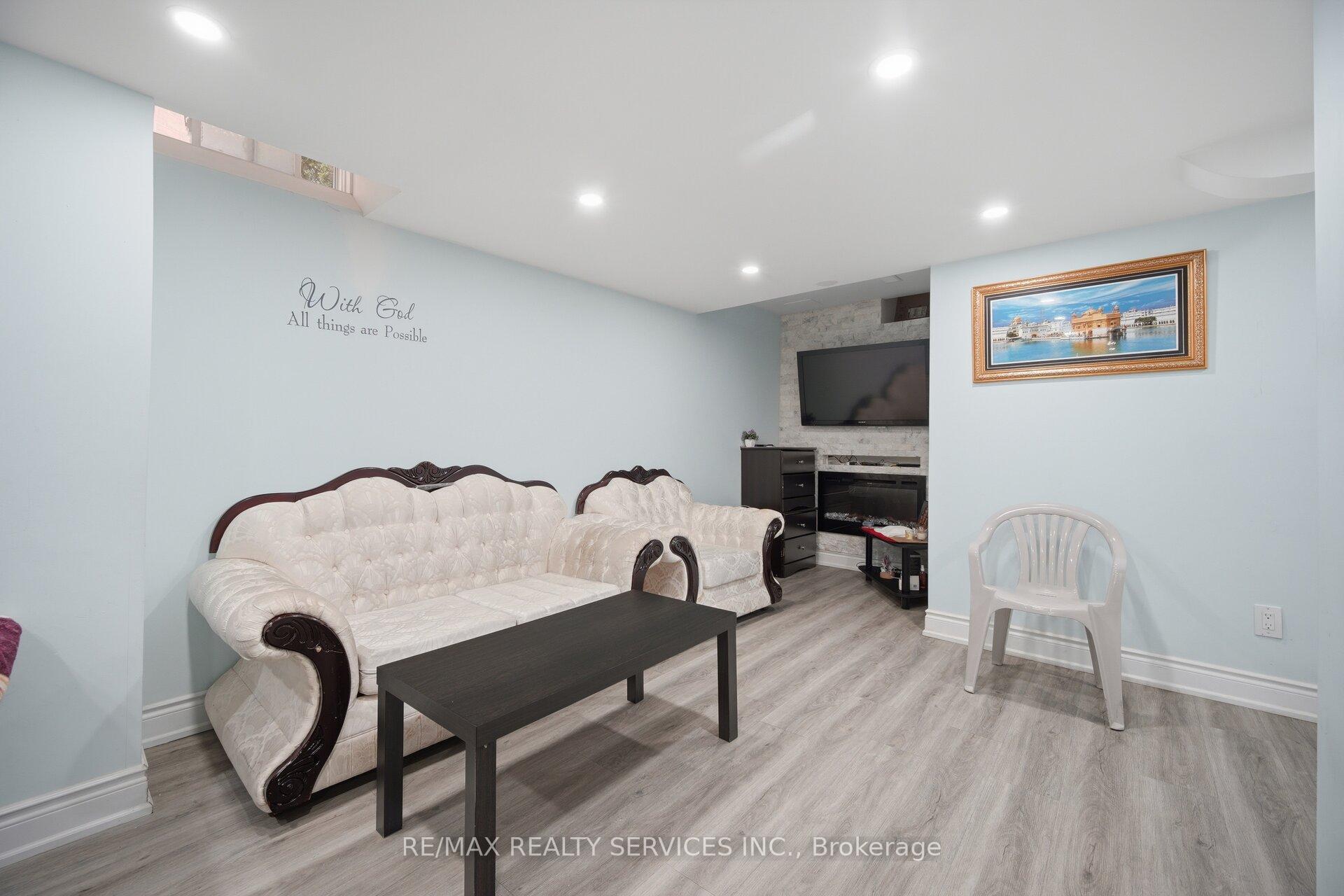 Photo 32 of 44 Brambirch Crescent, Brampton, Northwest Sandalwood Parkway — HOMEH