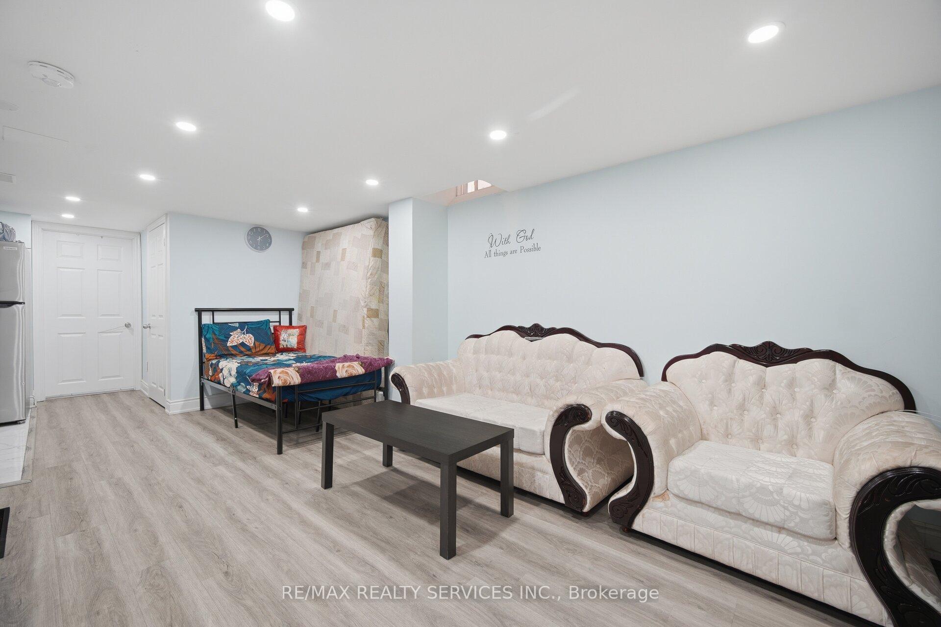 Photo 33 of 44 Brambirch Crescent, Brampton, Northwest Sandalwood Parkway — HOMEH