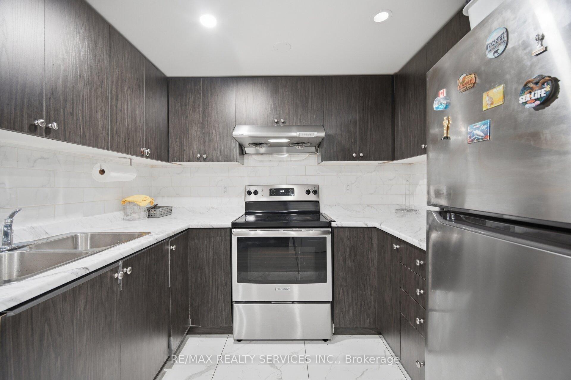 Photo 35 of 44 Brambirch Crescent, Brampton, Northwest Sandalwood Parkway — HOMEH