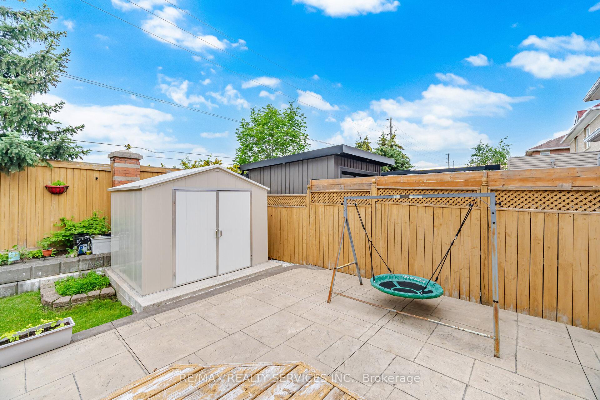 Photo 40 of 44 Brambirch Crescent, Brampton, Northwest Sandalwood Parkway — HOMEH