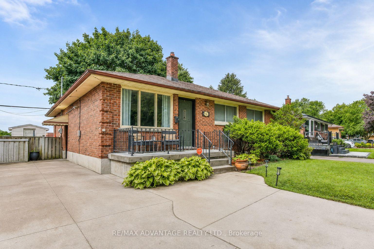 Front of 25 Laurentian Drive S