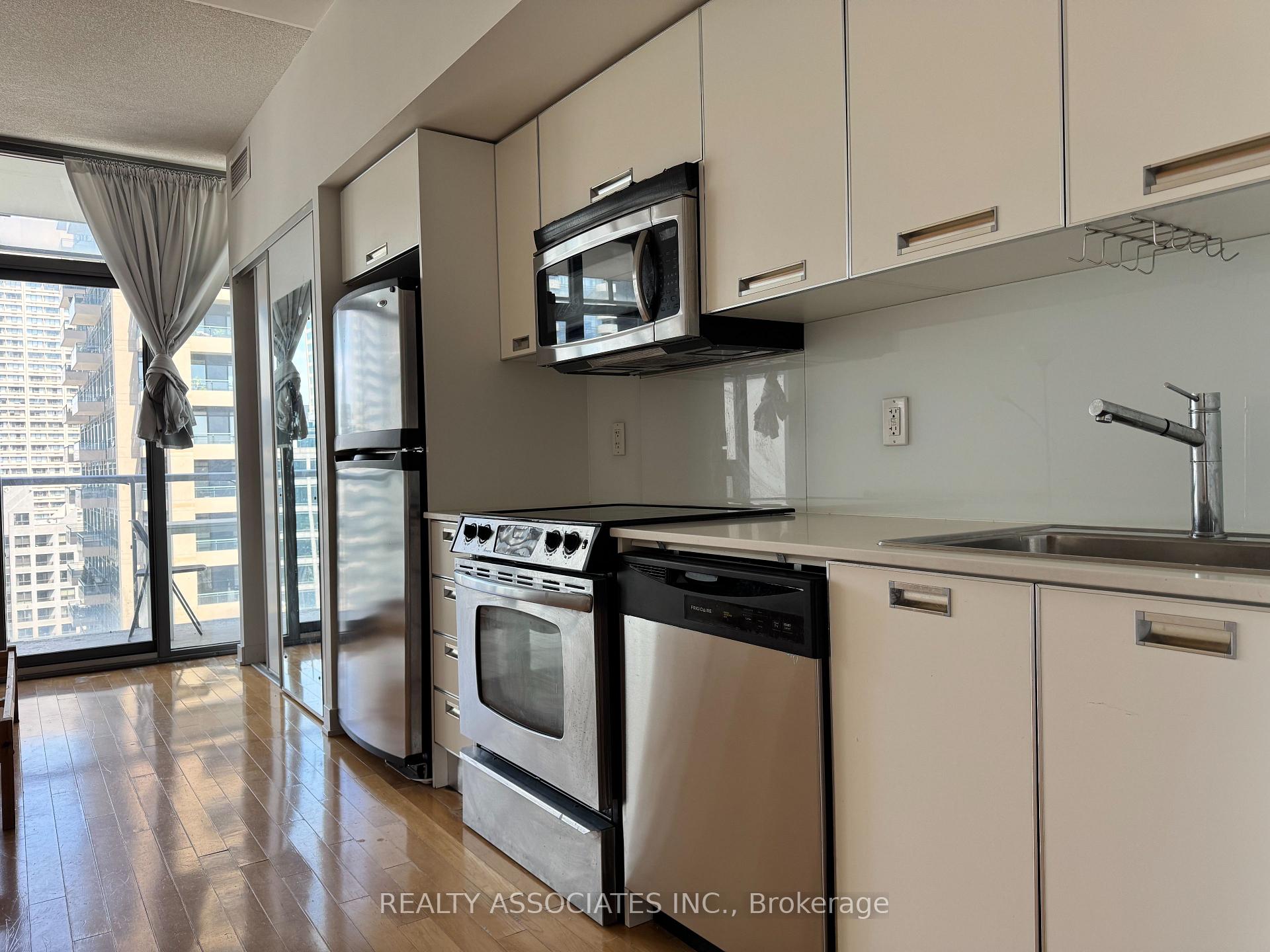 Photo 3 of Unit 2210, 33 Charles Street E, Toronto, Church-Yonge Corridor — HOMEH