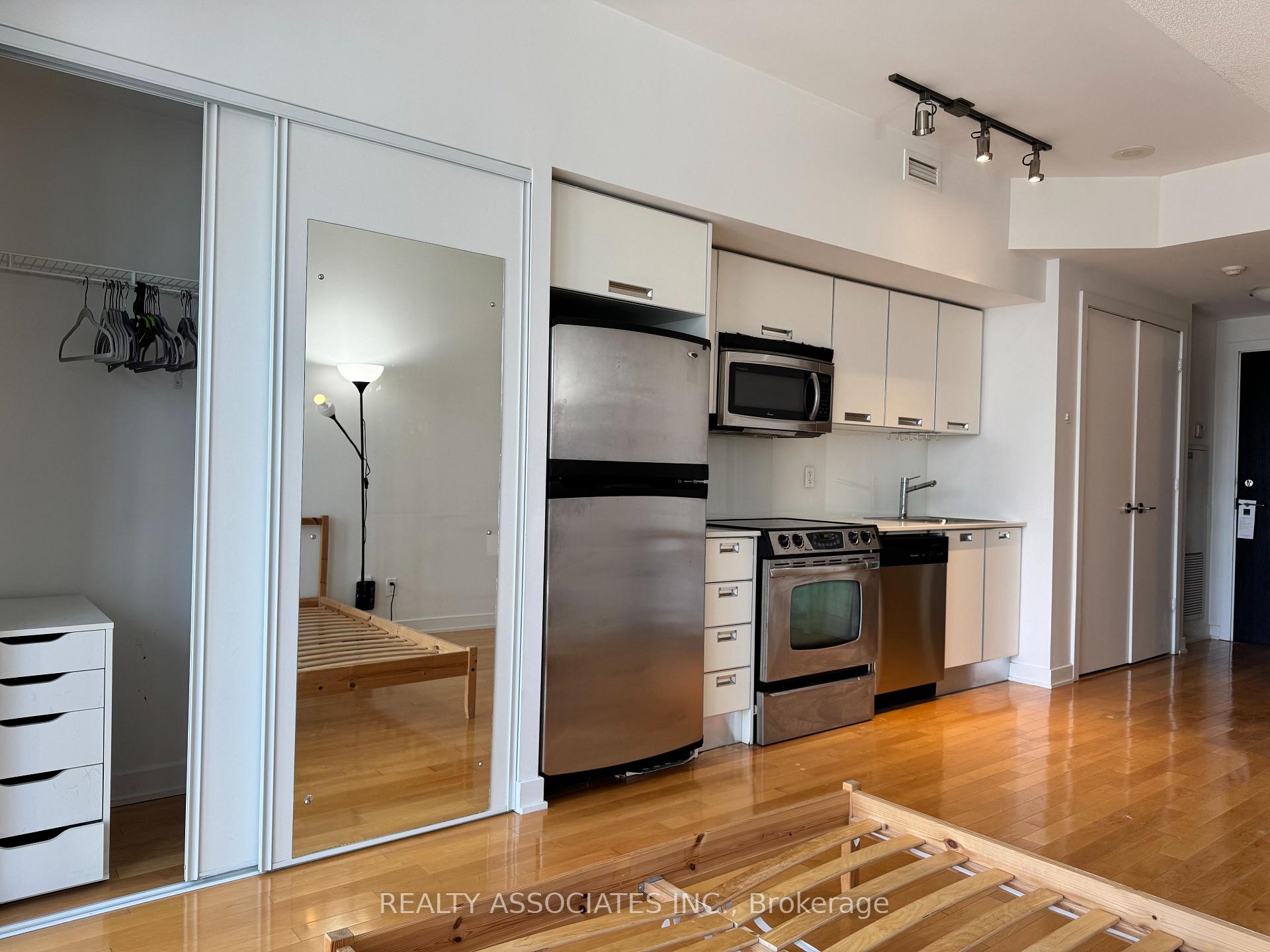 Photo 4 of Unit 2210, 33 Charles Street E, Toronto, Church-Yonge Corridor — HOMEH