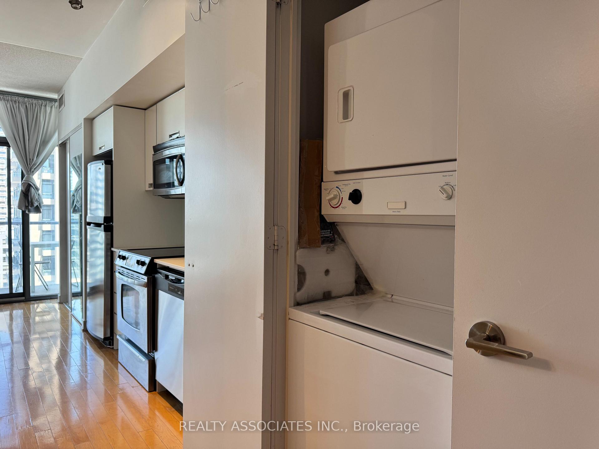 Photo 7 of Unit 2210, 33 Charles Street E, Toronto, Church-Yonge Corridor — HOMEH