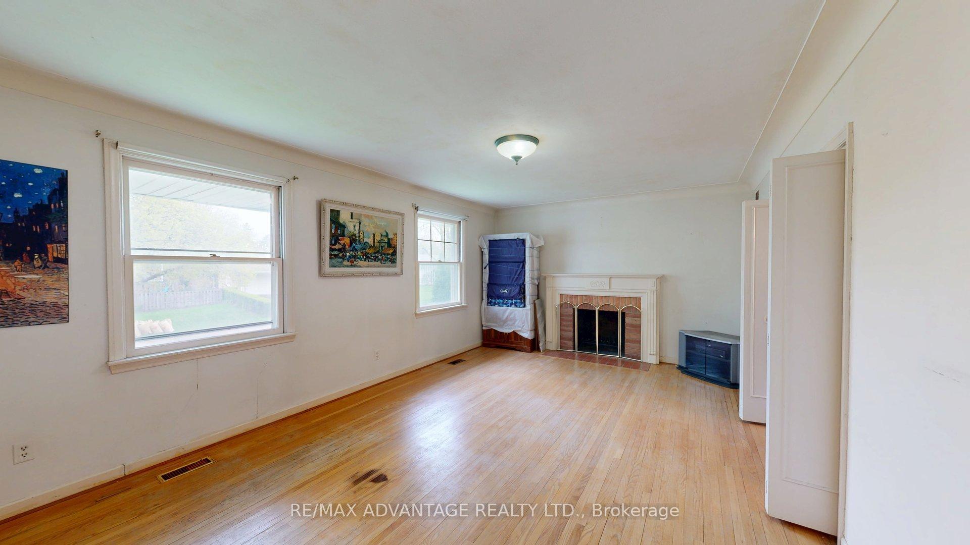 Photo 8 of 485 Chiddington Avenue, London, South R — HOMEH
