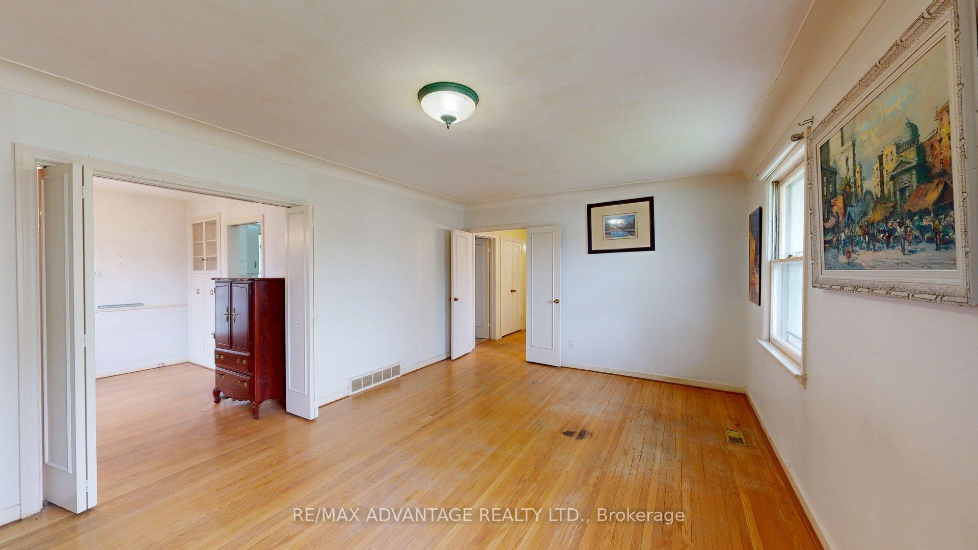 Photo 10 of 485 Chiddington Avenue, London, South R — HOMEH