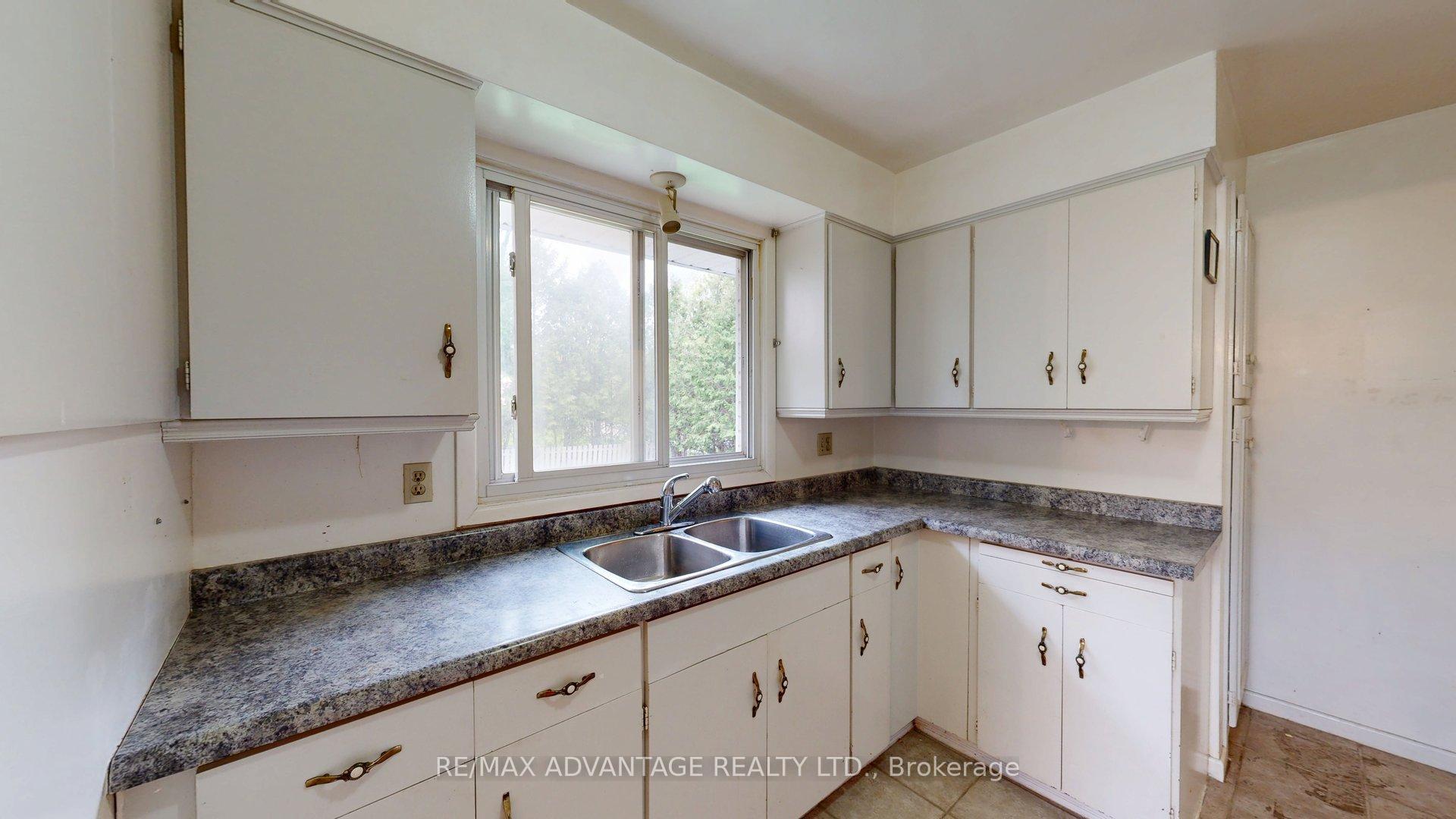 Photo 15 of 485 Chiddington Avenue, London, South R — HOMEH
