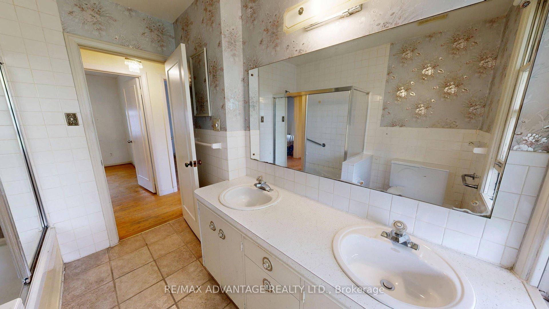 Photo 23 of 485 Chiddington Avenue, London, South R — HOMEH