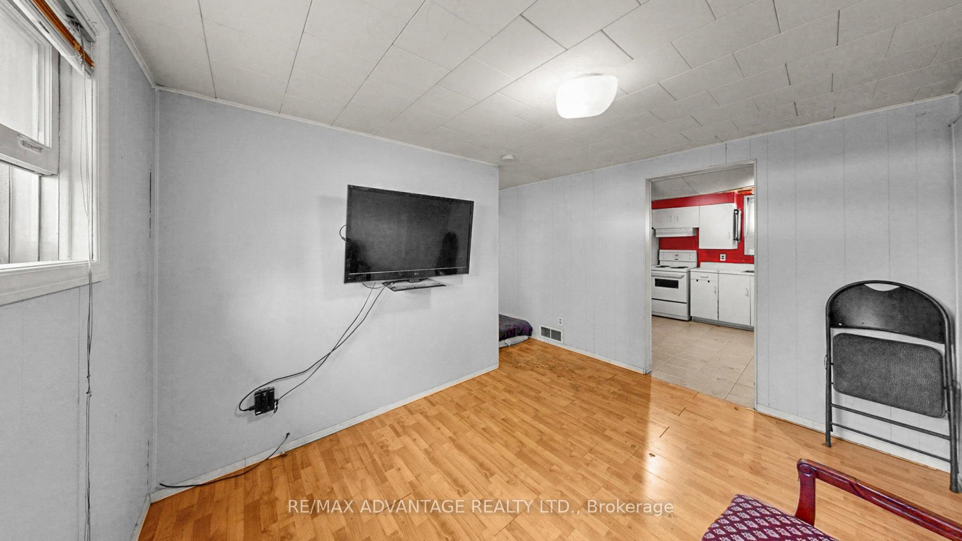 Photo 27 of 485 Chiddington Avenue, London, South R — HOMEH