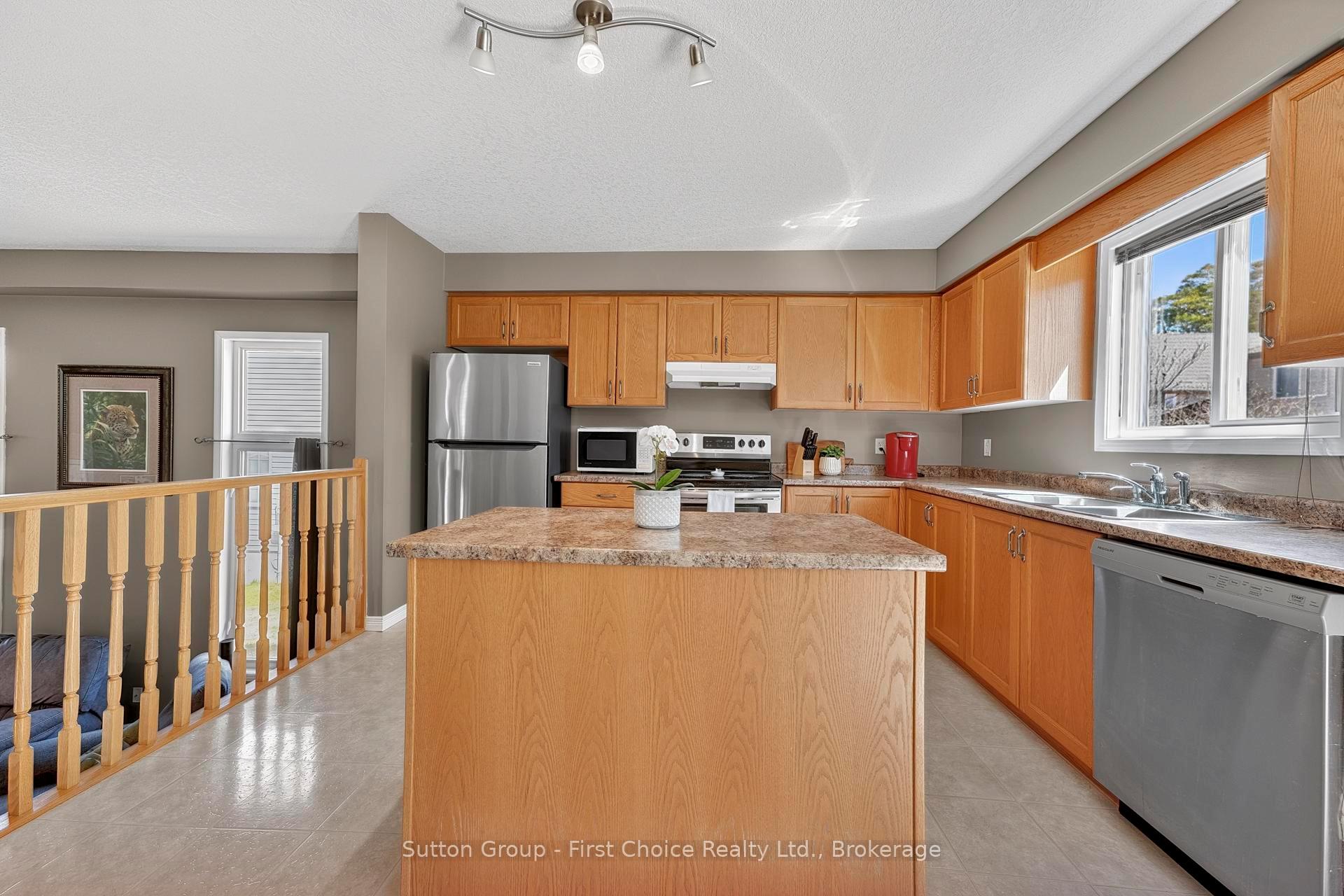 Photo 8 of 670 Reid Crescent, North Perth, Listowel — HOMEH