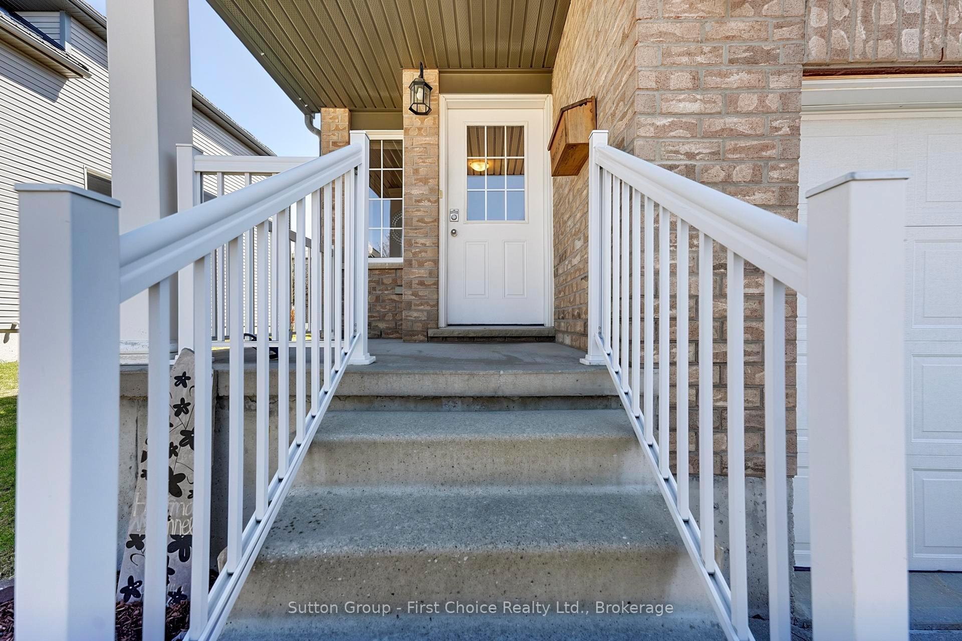 Photo 5 of 670 Reid Crescent, North Perth, Listowel — HOMEH