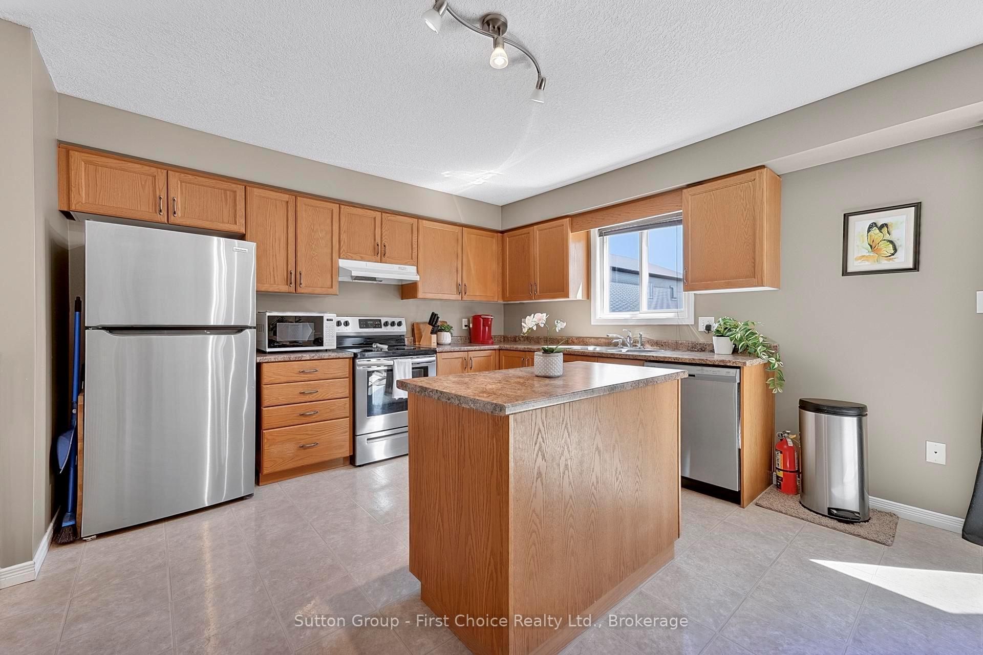 Photo 14 of 670 Reid Crescent, North Perth, Listowel — HOMEH