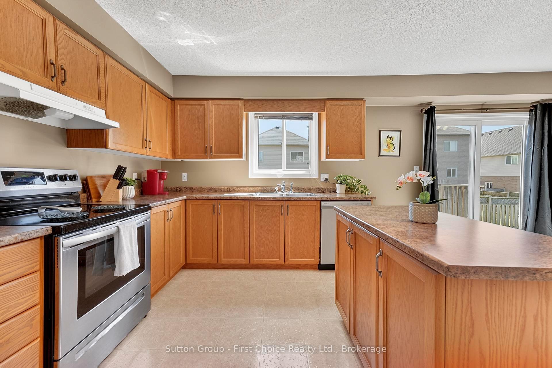 Photo 15 of 670 Reid Crescent, North Perth, Listowel — HOMEH