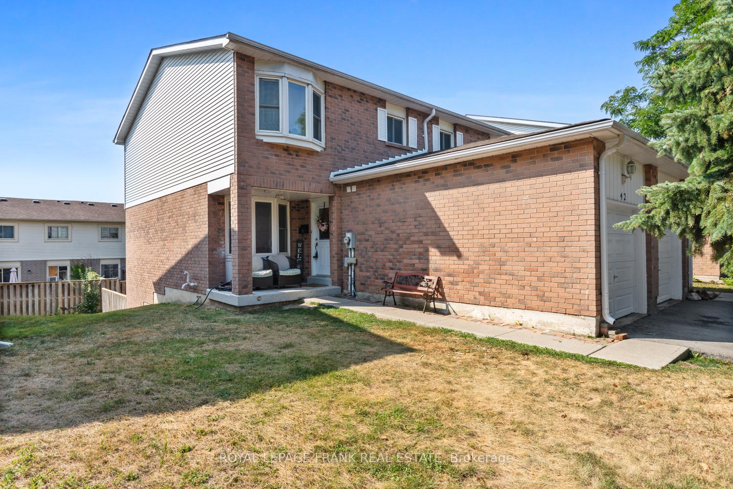 Photo 2 of Unit 42, 700 Harmony Road N, Oshawa, Pinecrest — HOMEH