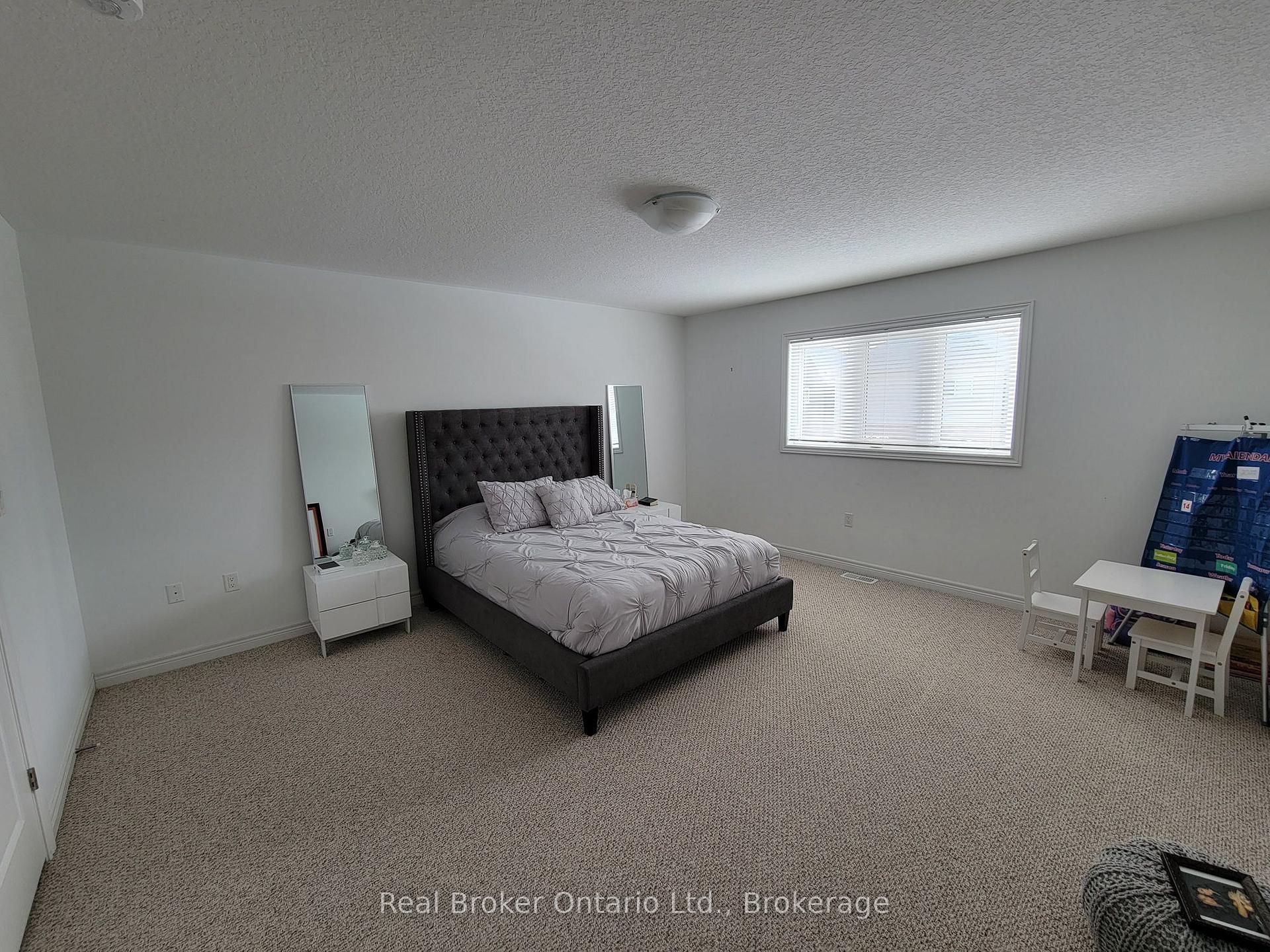 Photo 4 of 204 Dalgleish Trail, Hamilton, Rural Glanbrook — HOMEH
