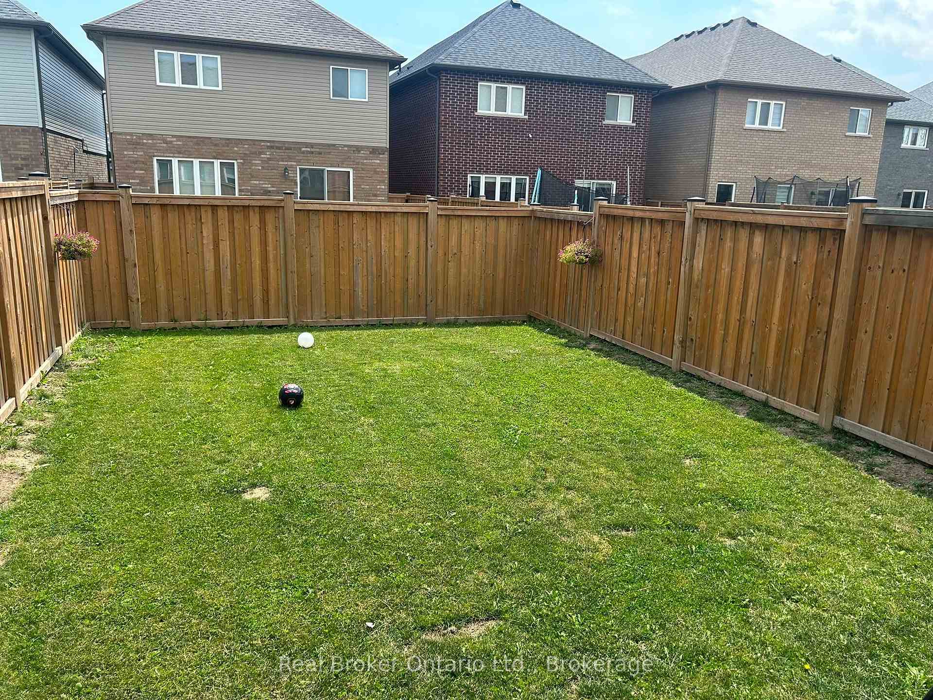 Photo 9 of 204 Dalgleish Trail, Hamilton, Rural Glanbrook — HOMEH