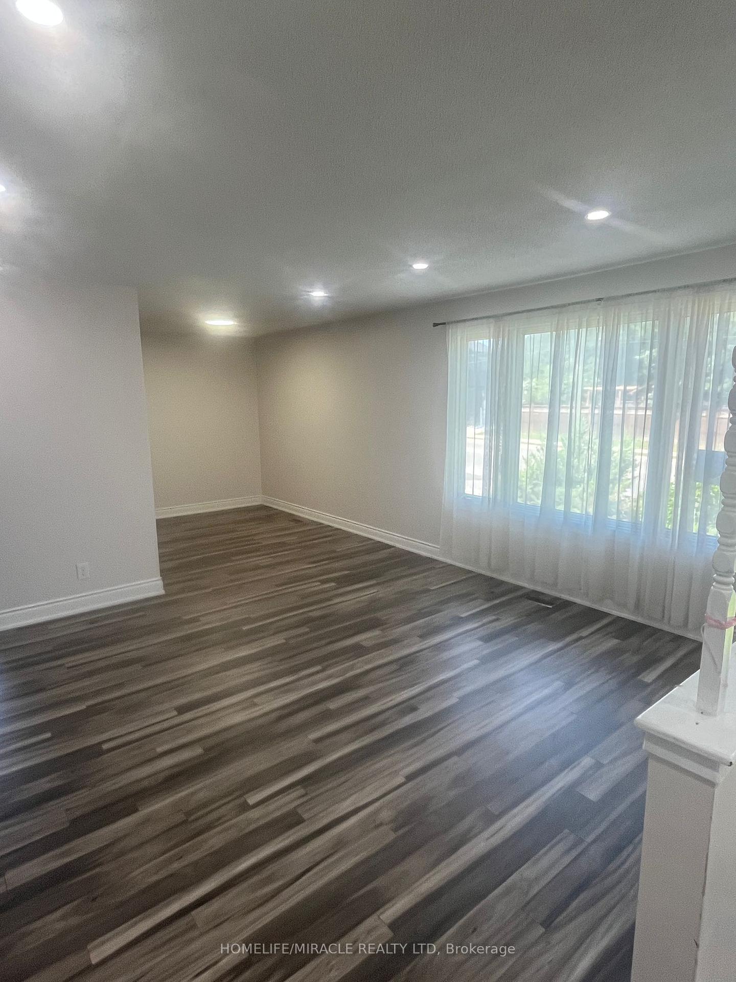 Photo 3 of Unit Upper, 75 Mcmurchy Avenue S, Brampton, Brampton South — HOMEH