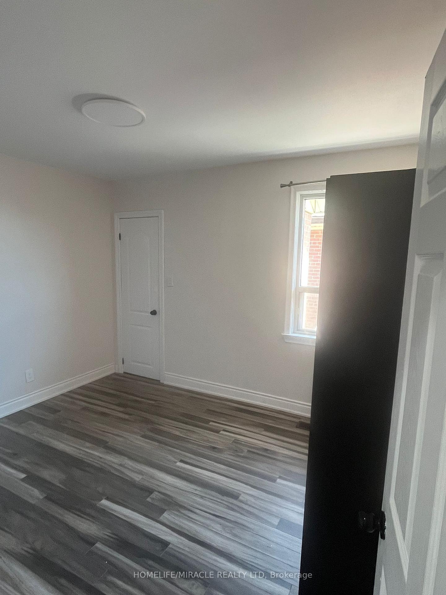 Photo 6 of Unit Upper, 75 Mcmurchy Avenue S, Brampton, Brampton South — HOMEH