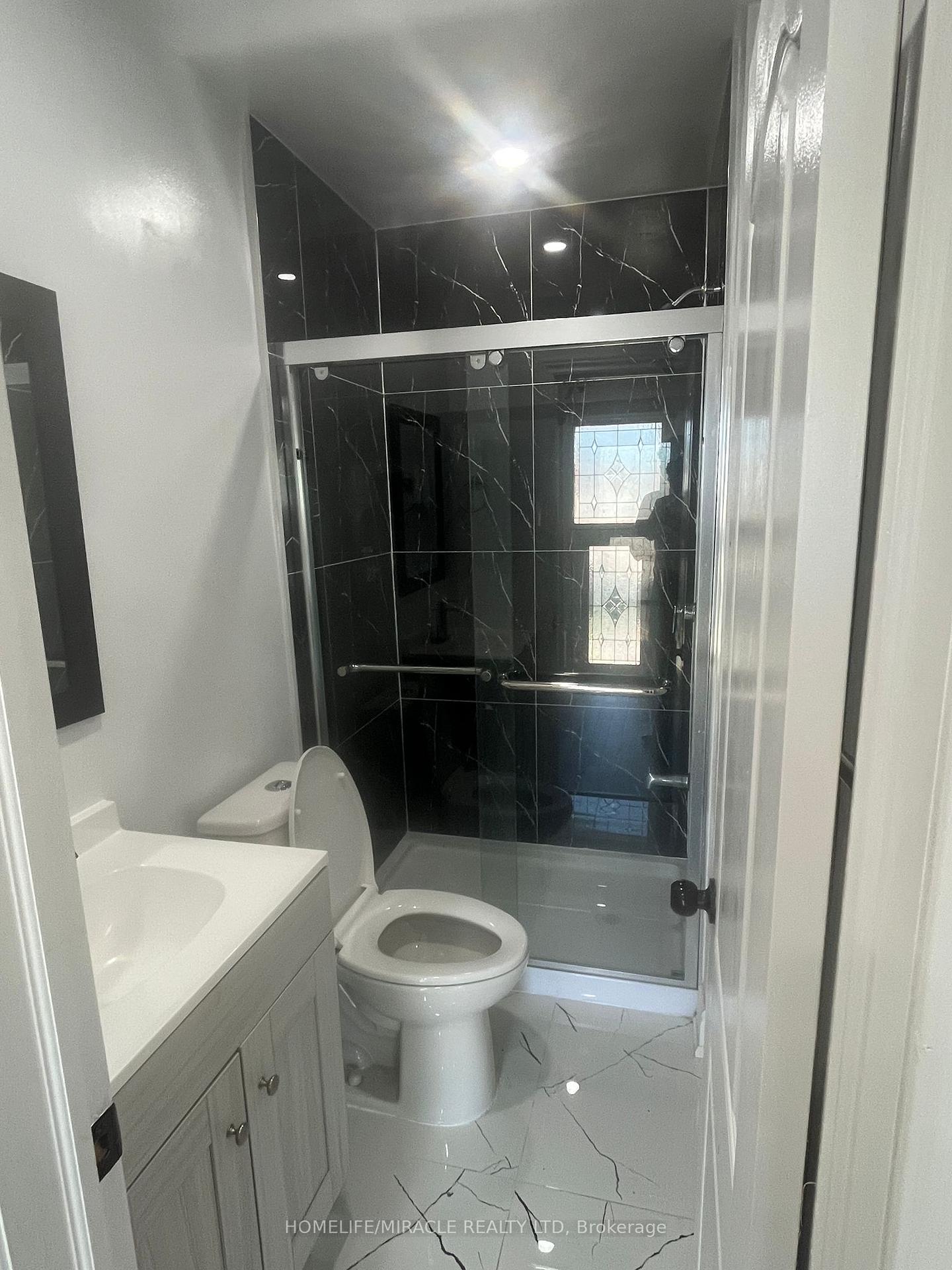 Photo 10 of Unit Upper, 75 Mcmurchy Avenue S, Brampton, Brampton South — HOMEH