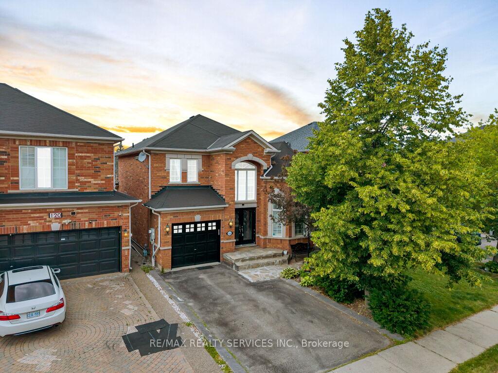 Photo 2 of 122 Dells Crescent, Brampton, Fletcher's Meadow — HOMEH