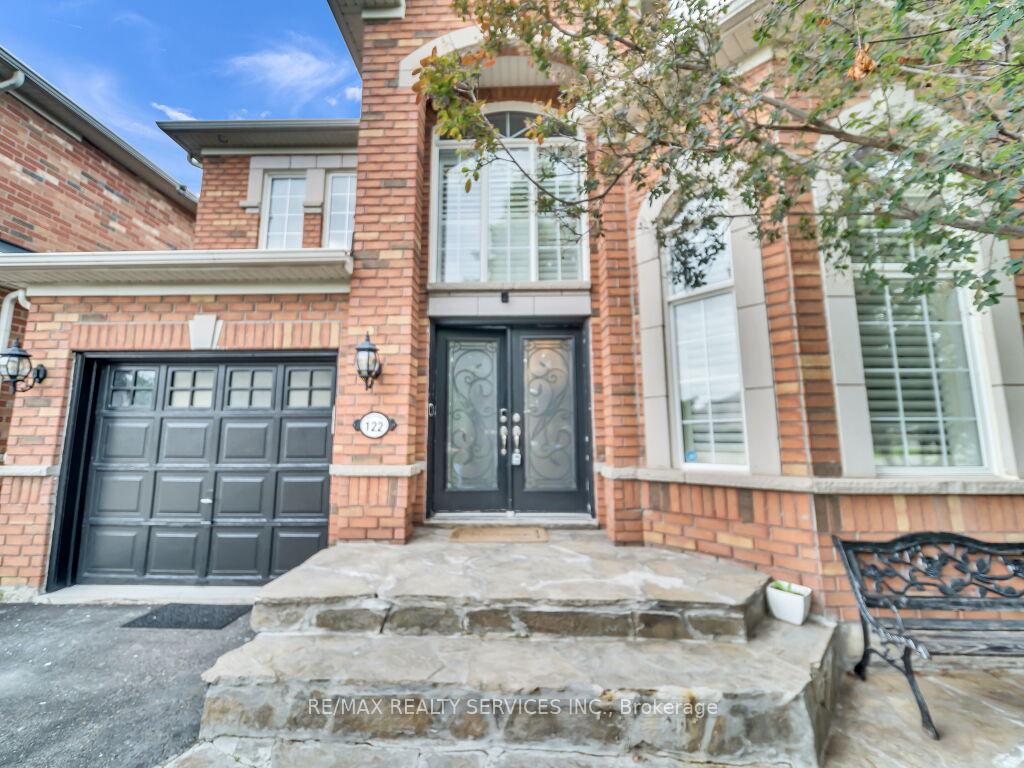 Photo 3 of 122 Dells Crescent, Brampton, Fletcher's Meadow — HOMEH