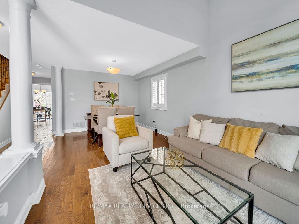 Photo 5 of 122 Dells Crescent, Brampton, Fletcher's Meadow — HOMEH